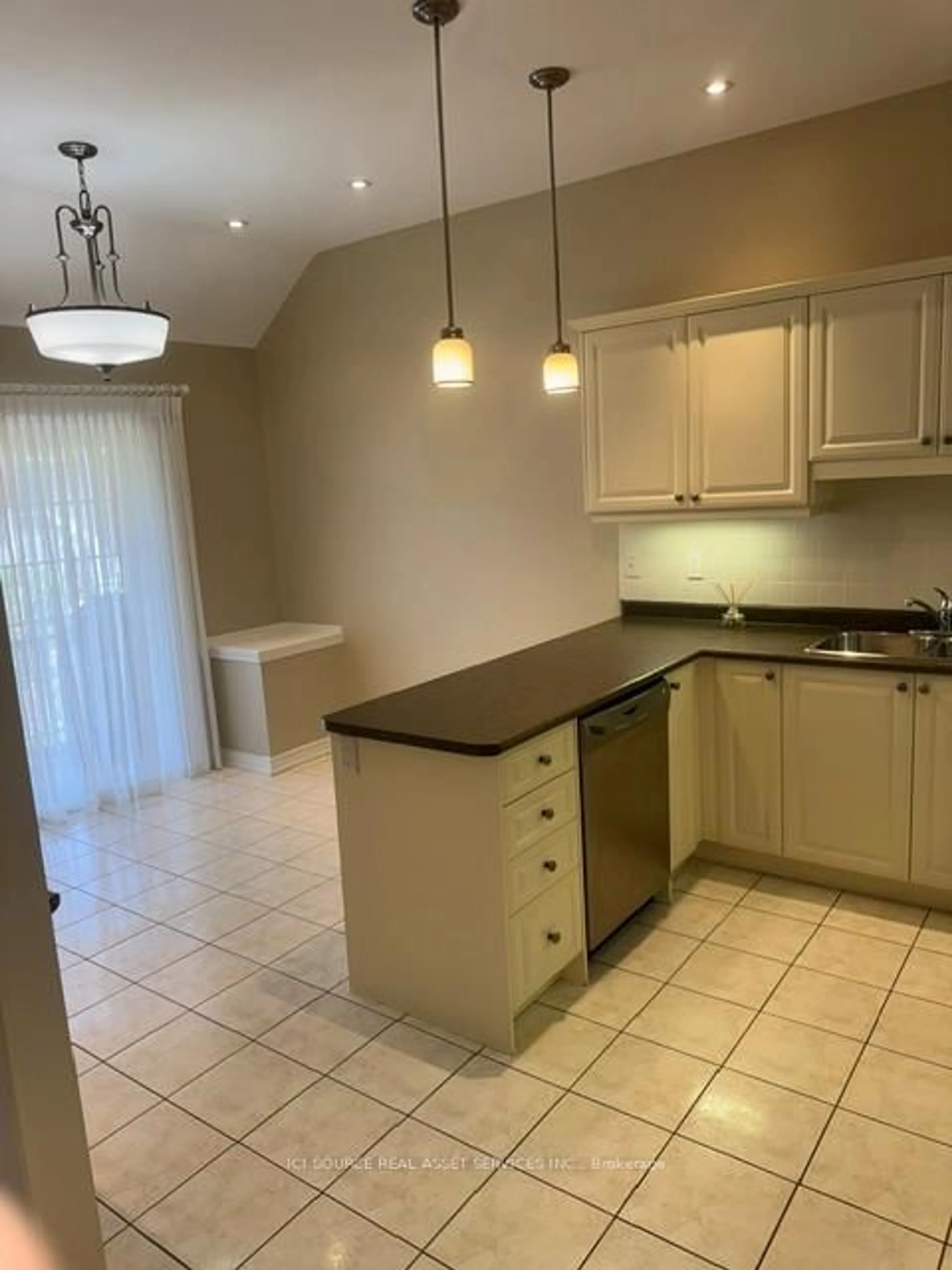 Standard kitchen, unknown for 19 Leland Lane, Whitchurch-Stouffville Ontario L4A 0M3
