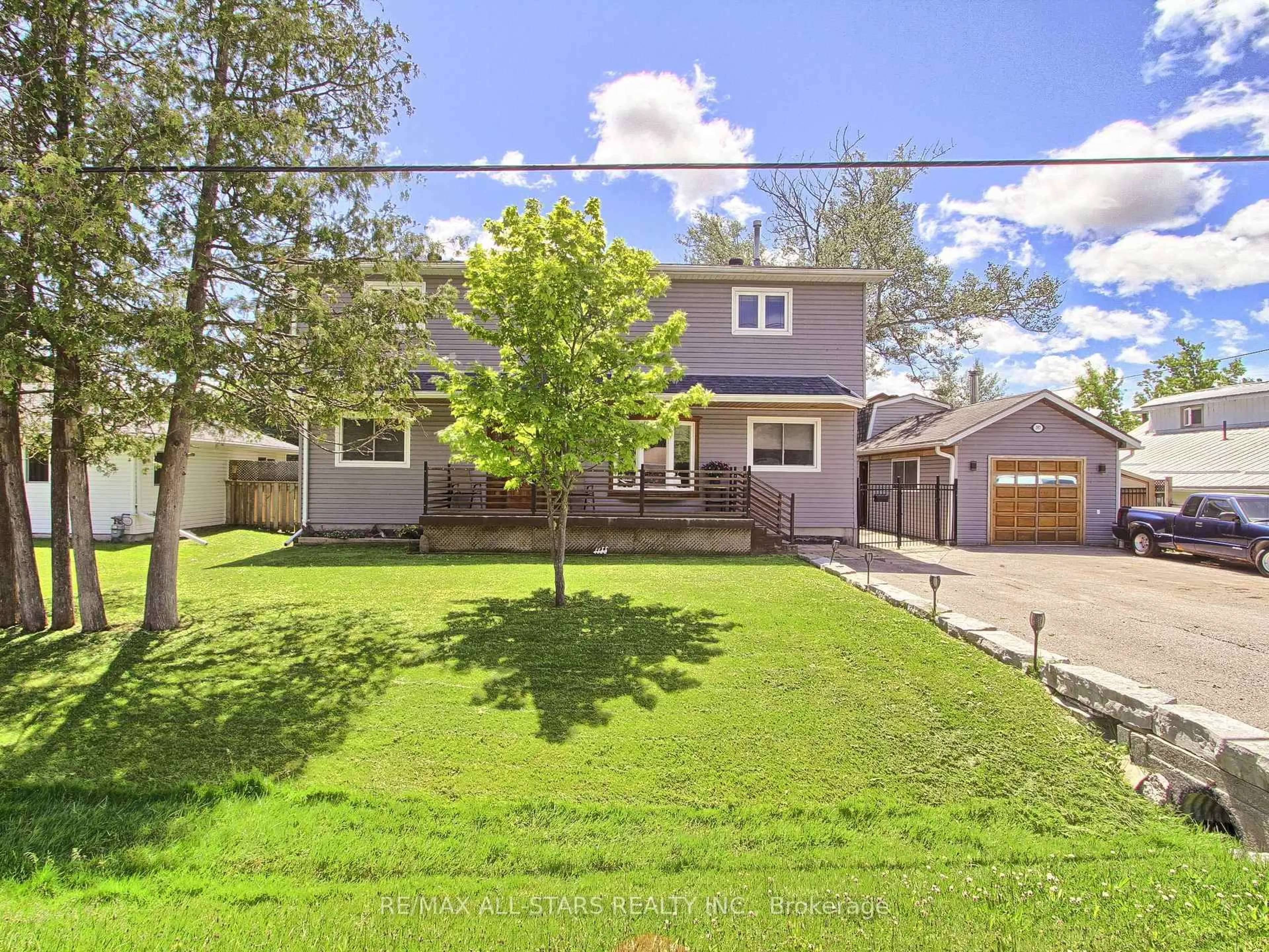 A pic from outside/outdoor area/front of a property/back of a property/a pic from drone, street for 397 Winnifred Dr, Georgina Ontario L4P 3B6
