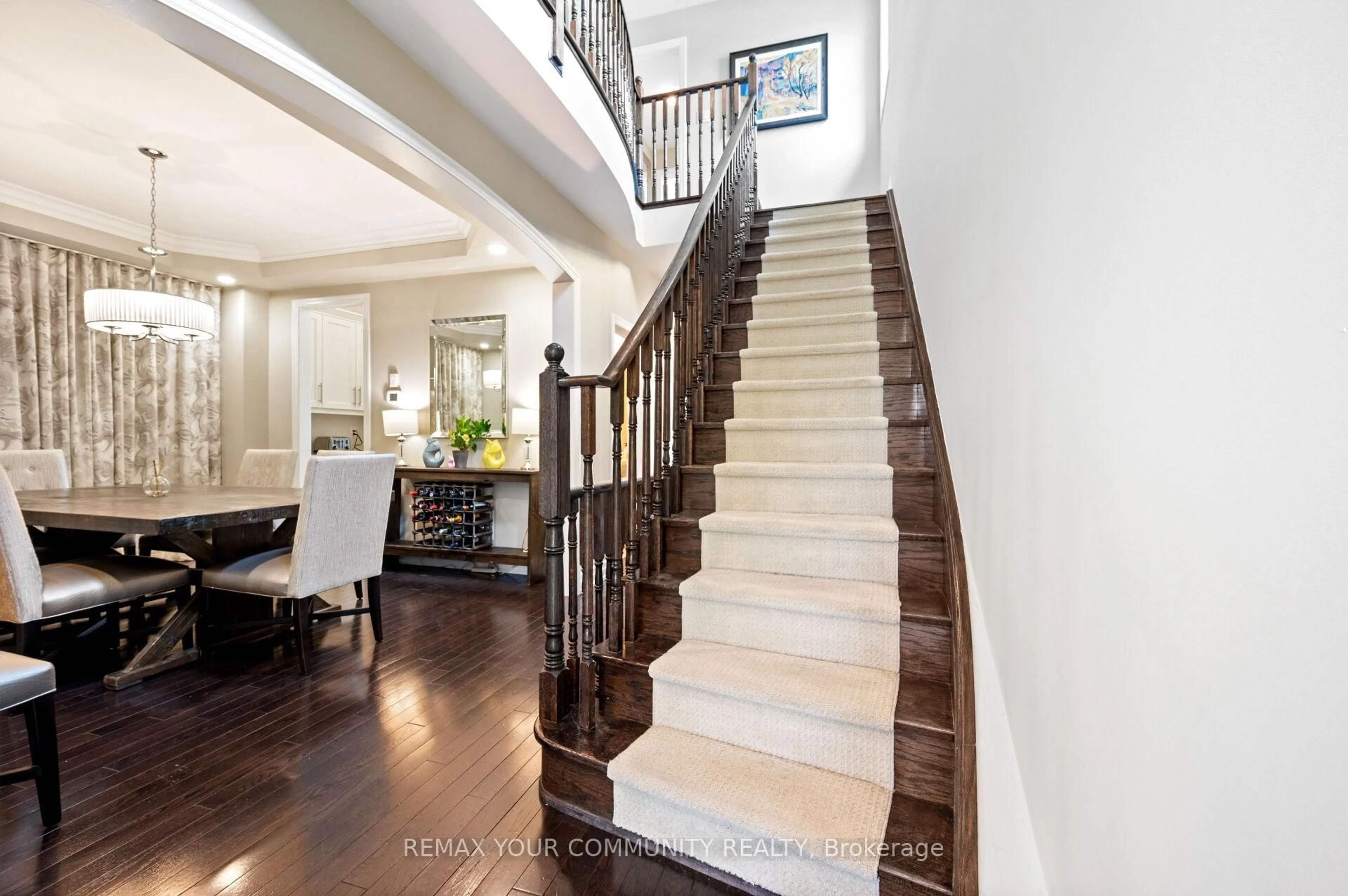 Indoor foyer for 78 Alex Campbell Cres, King Ontario L7B 0C1