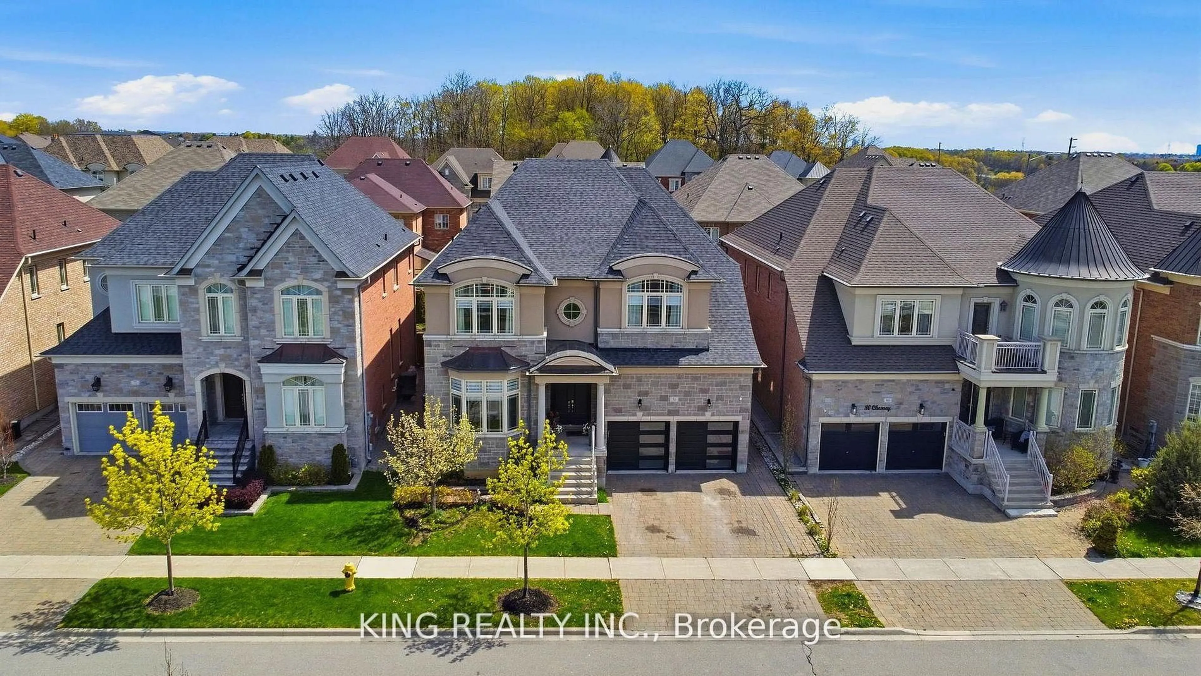 A pic from outside/outdoor area/front of a property/back of a property/a pic from drone, building for 76 Chesney Cres, Vaughan Ontario L4H 4A5