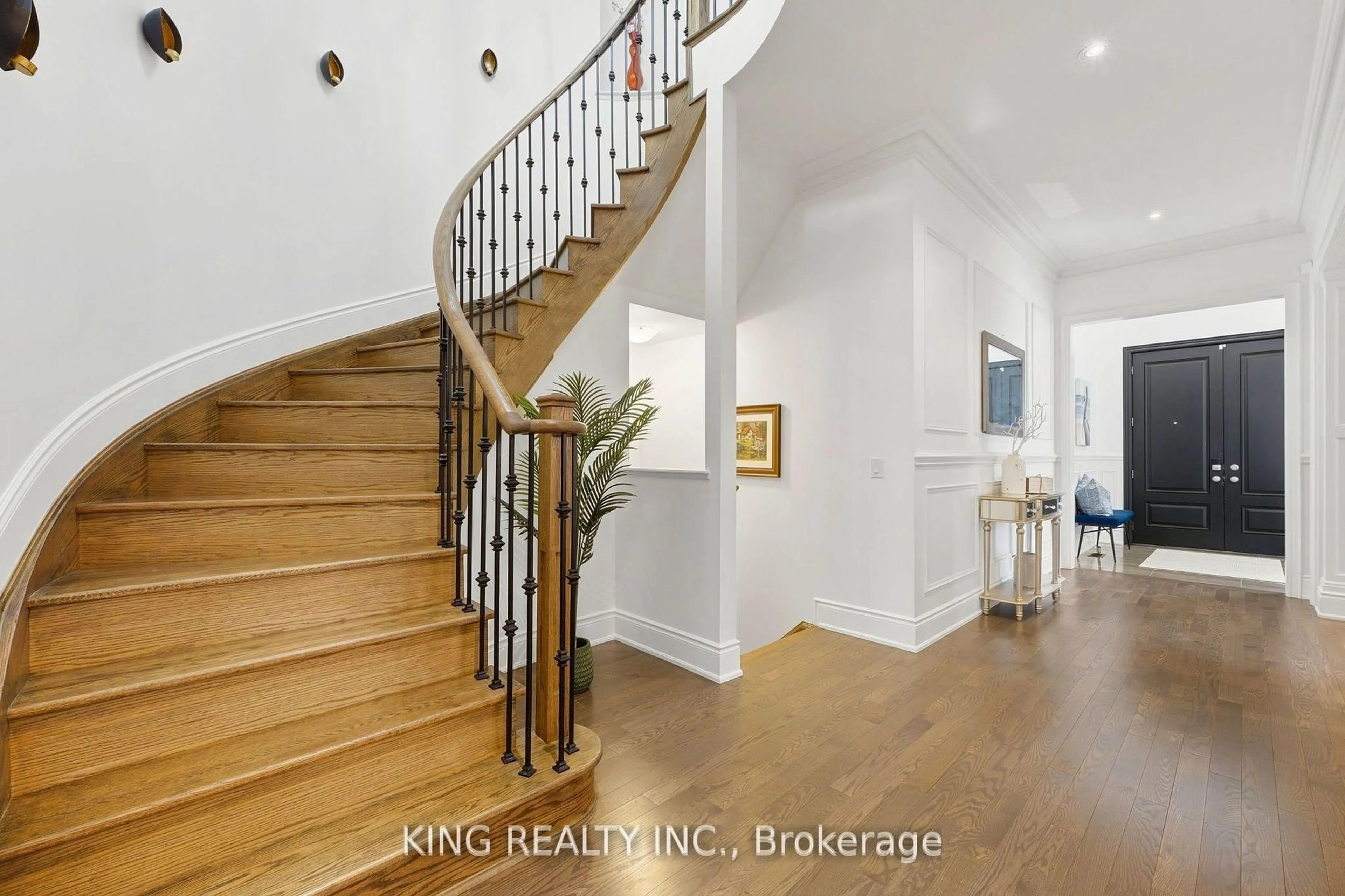 Indoor entryway for 76 Chesney Cres, Vaughan Ontario L4H 4A5
