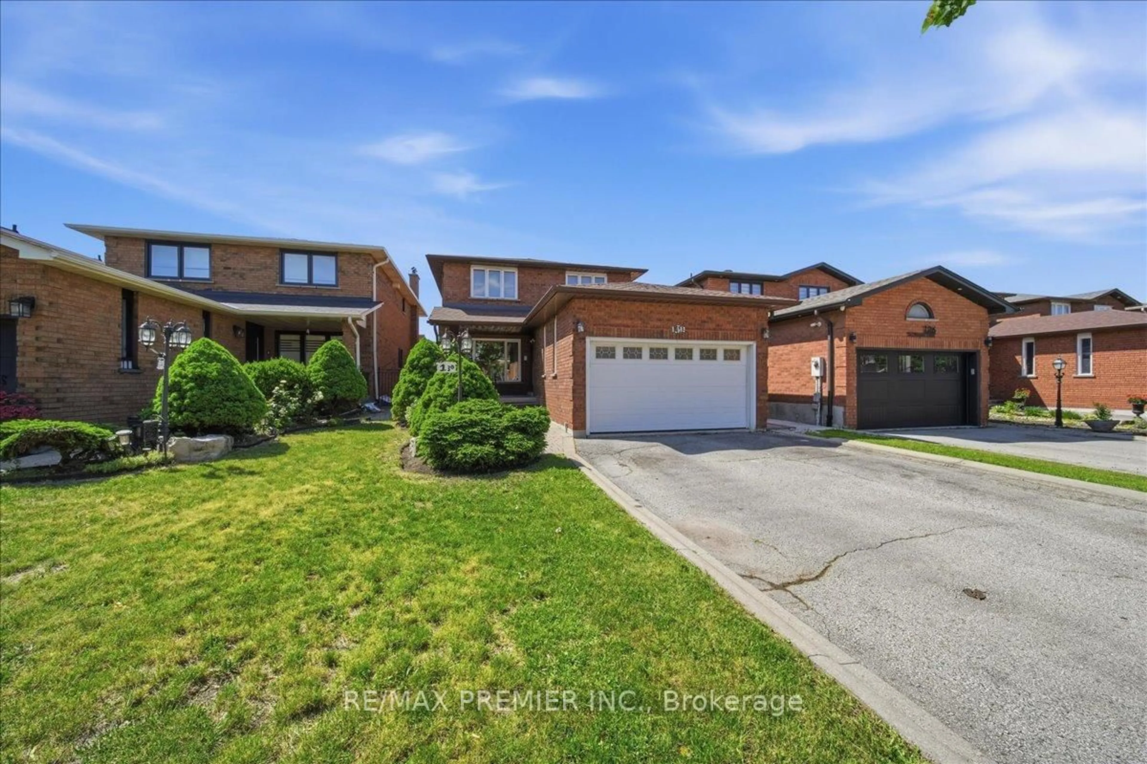 Home with brick exterior material, street for 130 Jackman Cres, Vaughan Ontario L4L 6P2