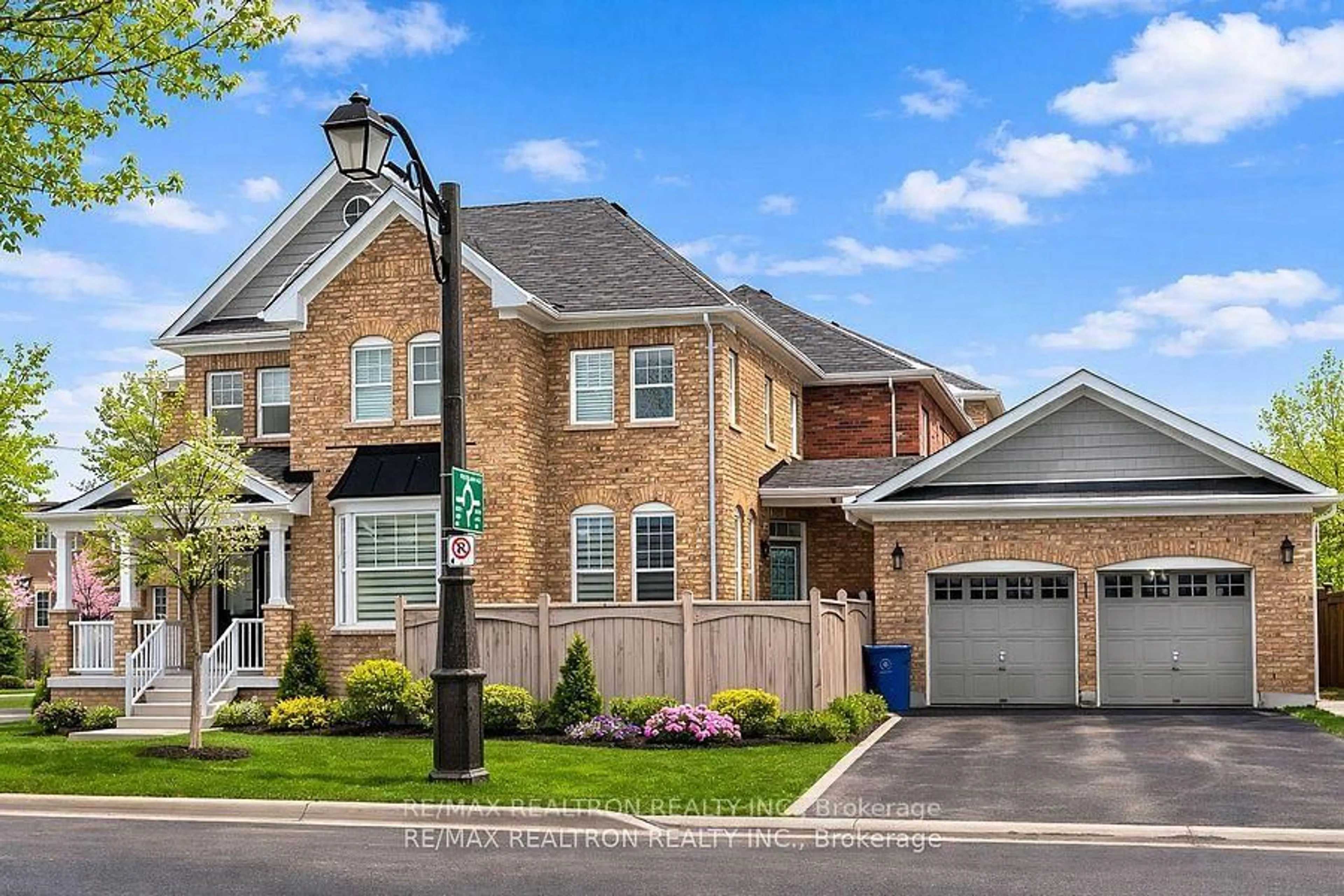 Home with brick exterior material, street for 285 West Lawn Cres, Whitchurch-Stouffville Ontario L4A 1X3