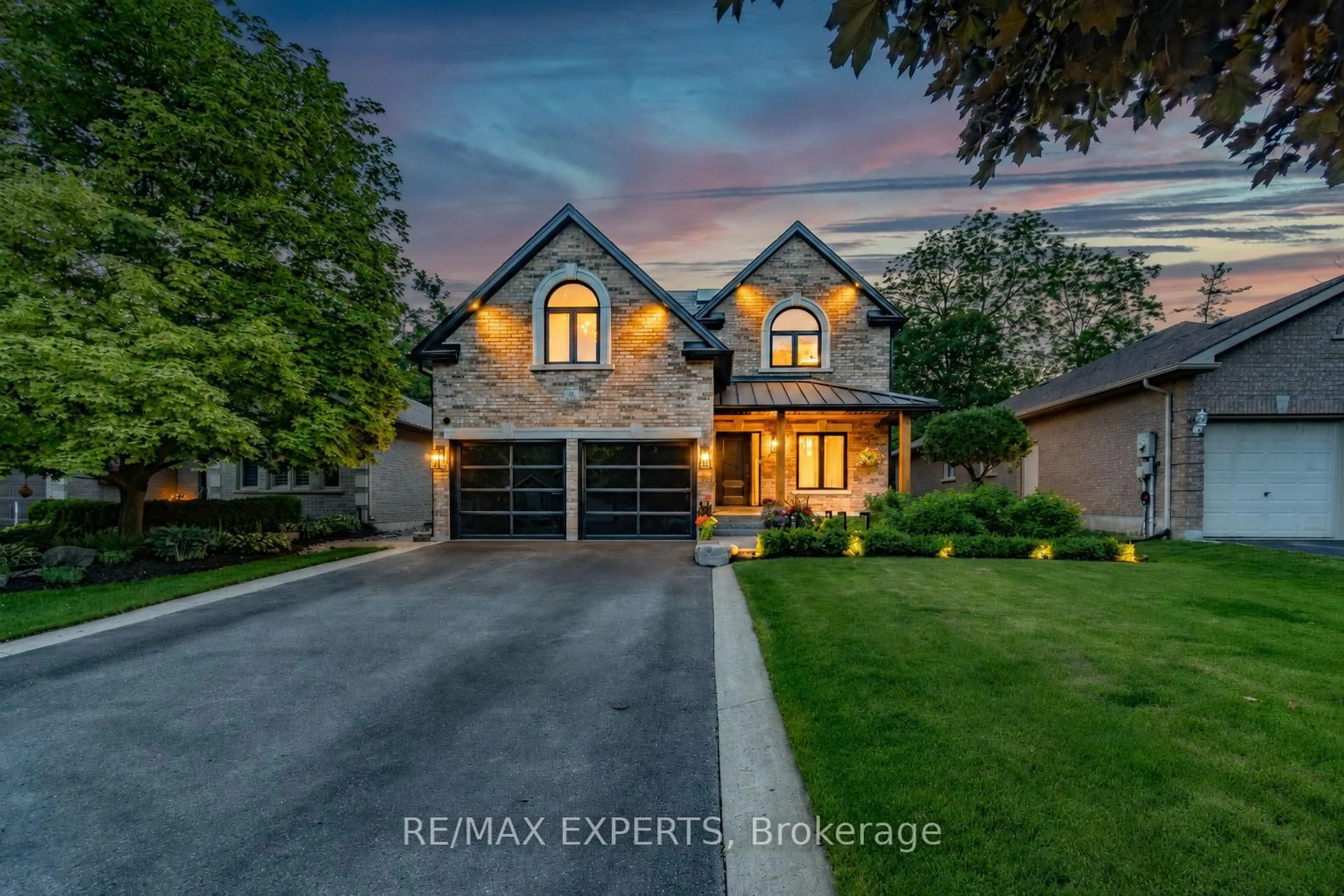 Home with brick exterior material, street for 8 Brent Rd, East Gwillimbury Ontario L9N 1R9