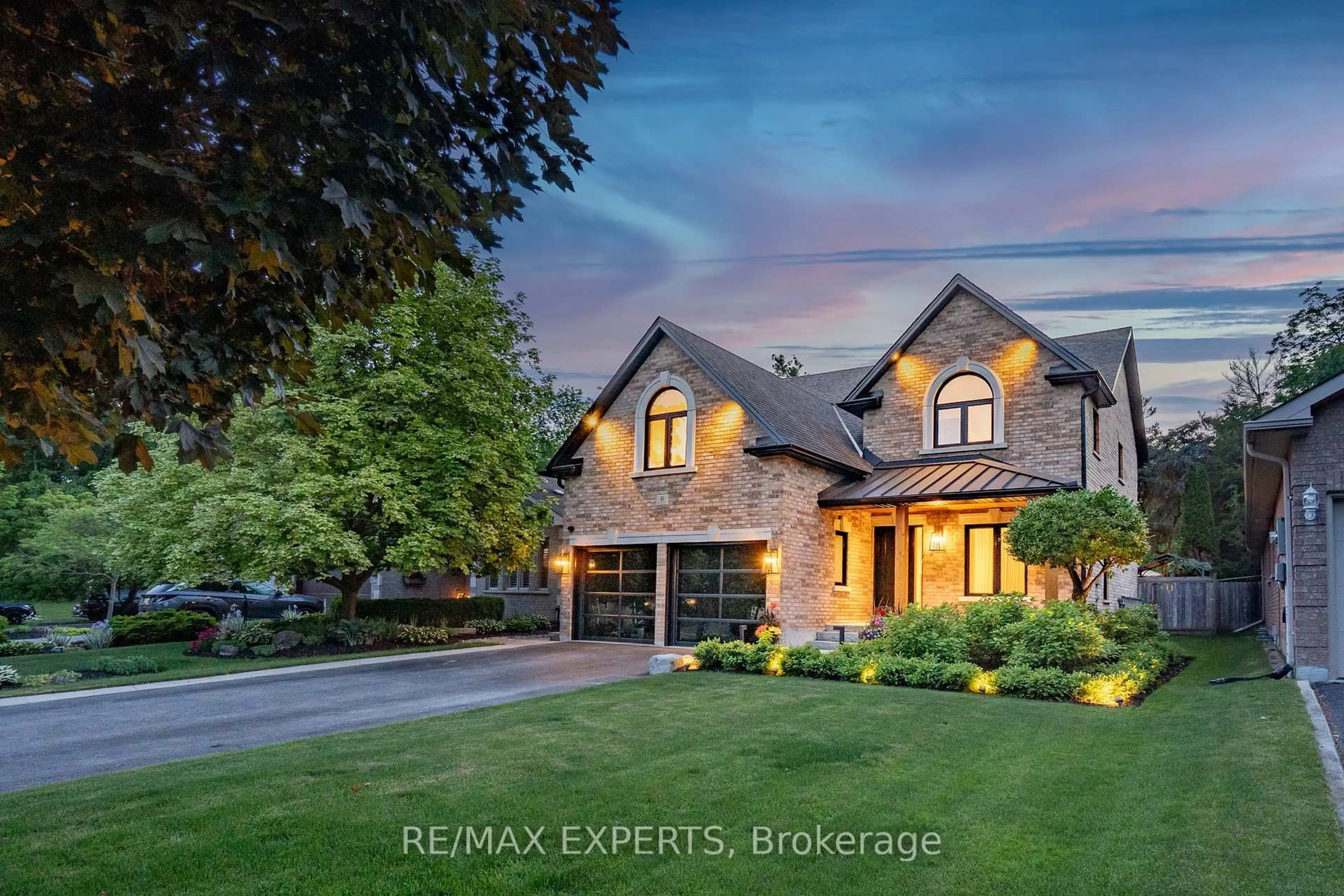 Home with brick exterior material, street for 8 Brent Rd, East Gwillimbury Ontario L9N 1R9