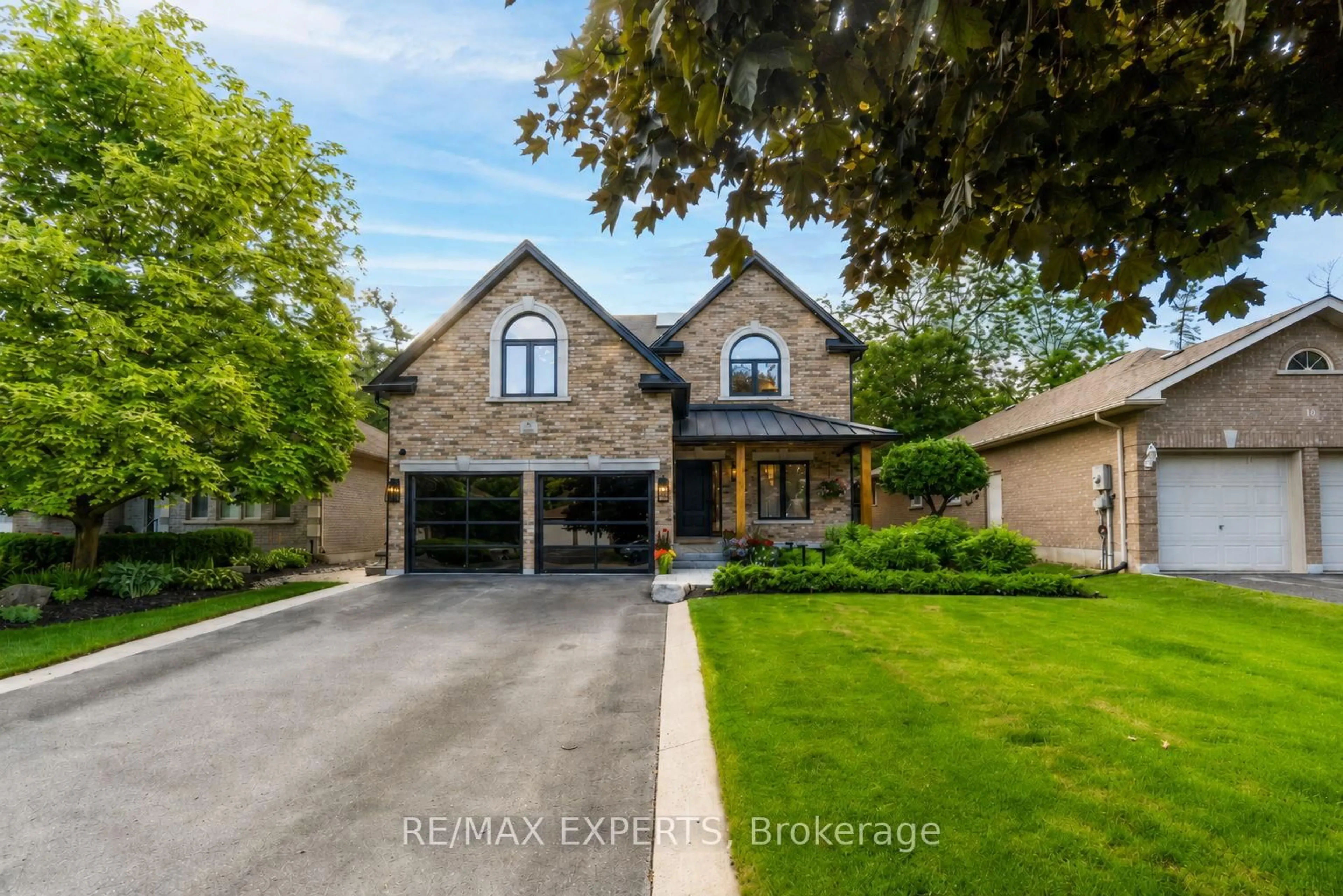 Home with brick exterior material, street for 8 Brent Rd, East Gwillimbury Ontario L9N 1R9