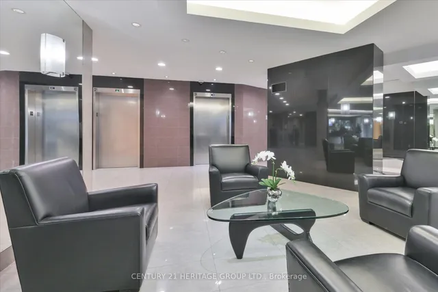 7250 Yonge St #410, Vaughan 3