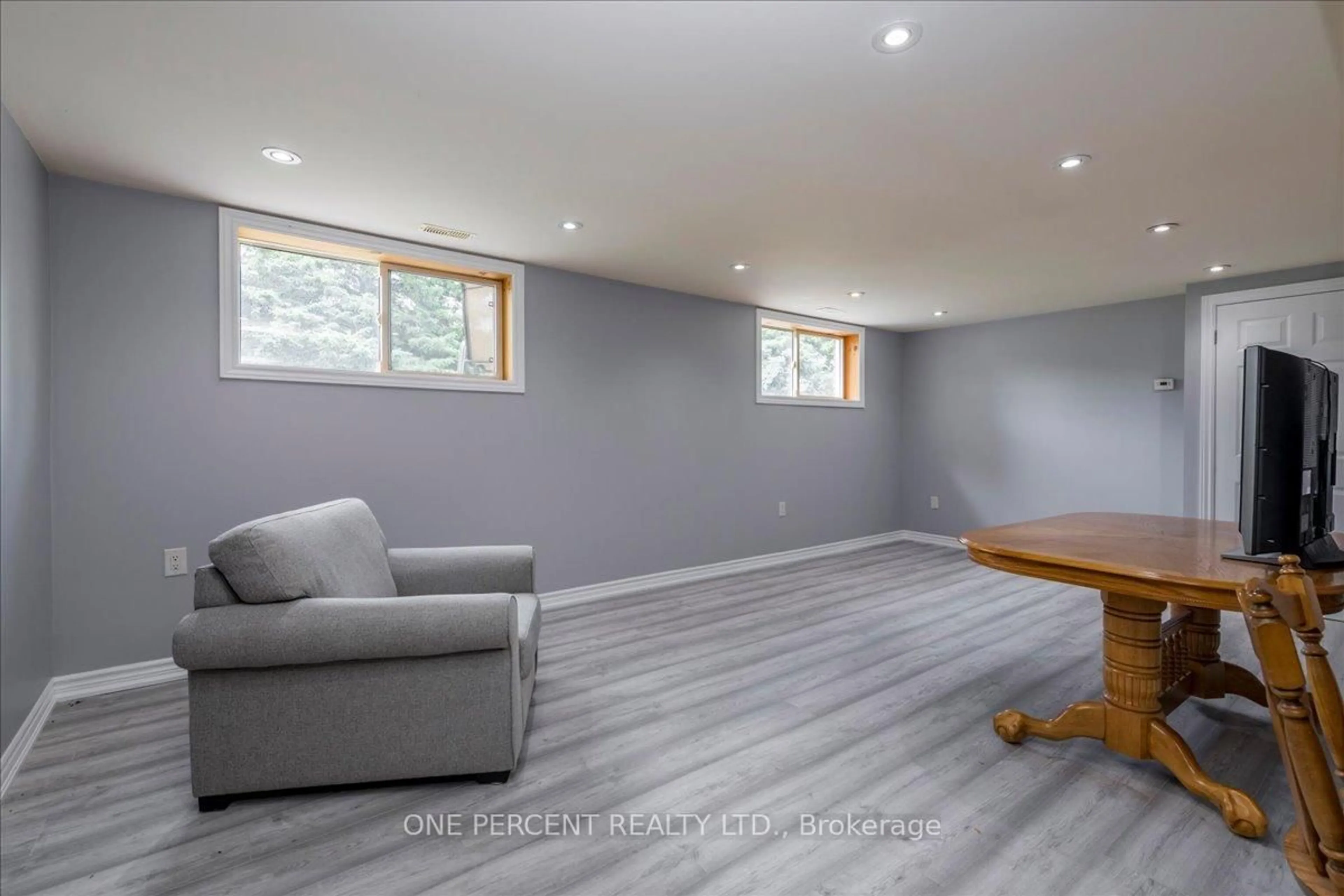 A pic of a room for 1235 Gilford Rd, Innisfil Ontario L0L 1R0