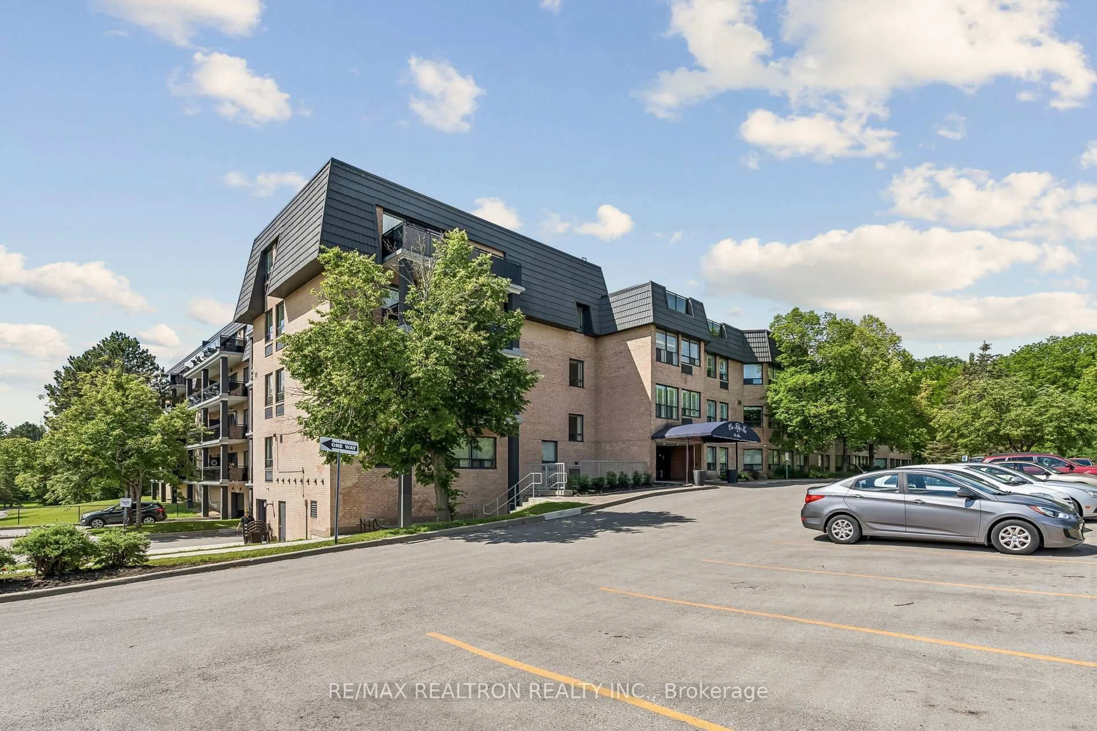 Unknown for 155 Main St #211, Newmarket Ontario L3Y 8C2