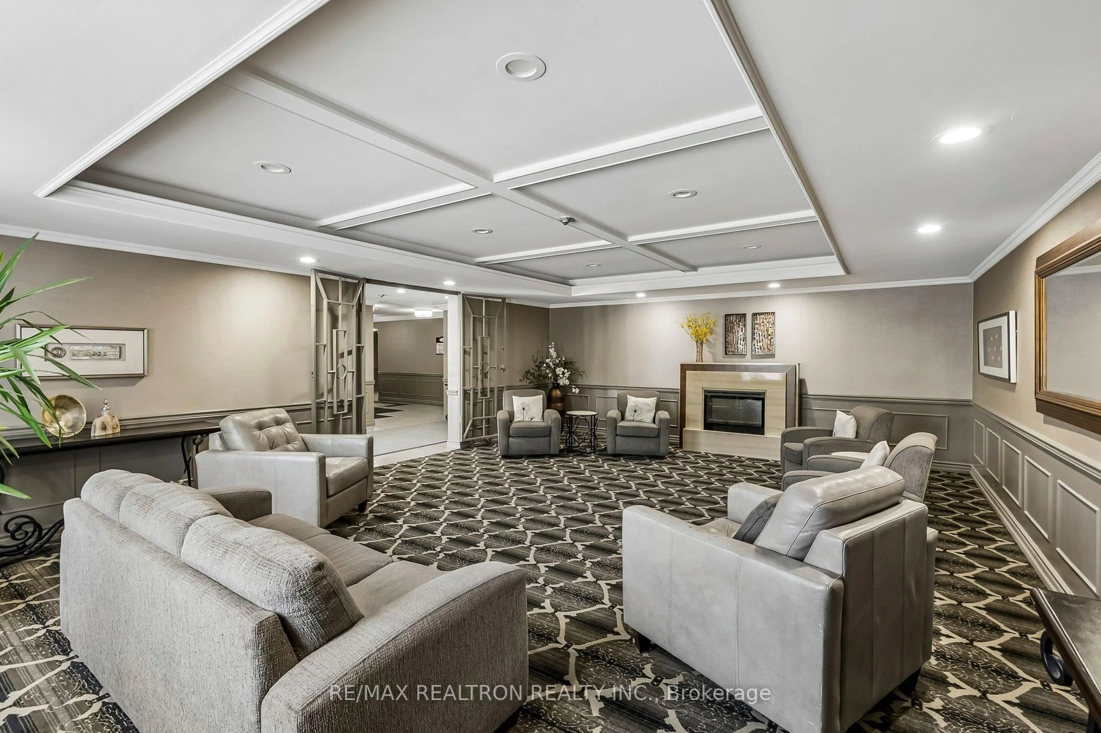 Home theater for 155 Main St #211, Newmarket Ontario L3Y 8C2