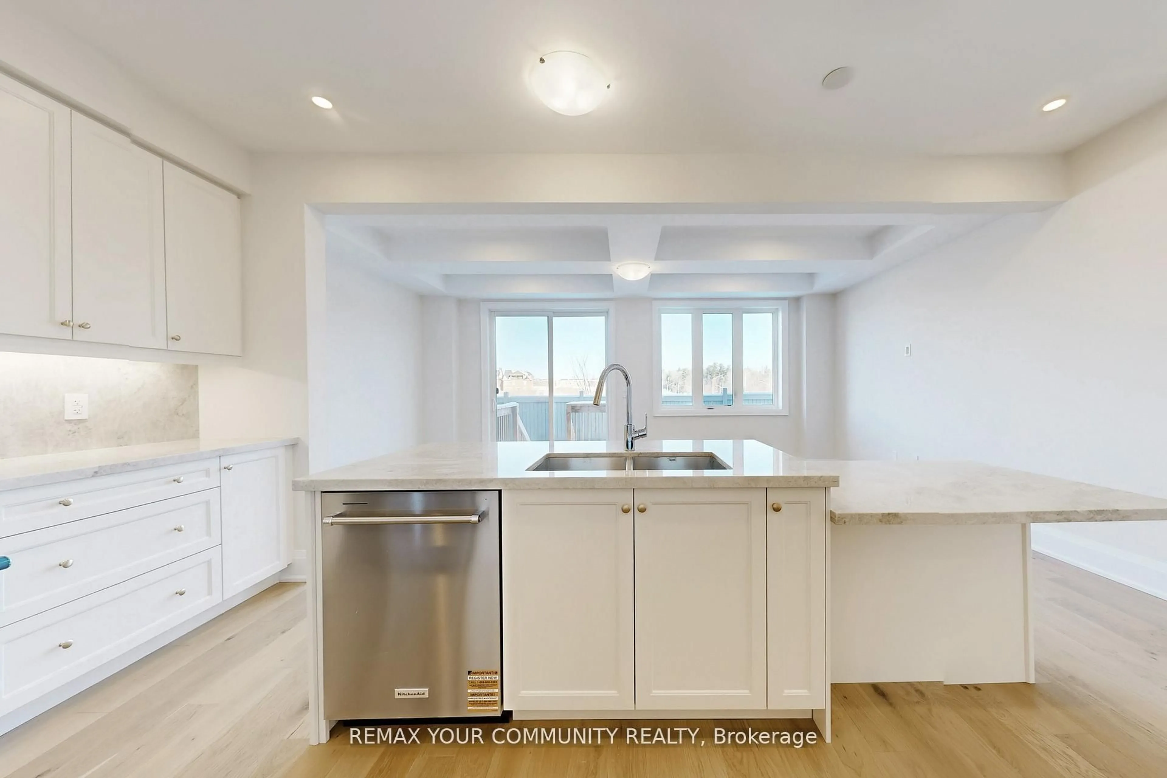 Open concept kitchen, unknown for 44 Schmeltzer Cres, Richmond Hill Ontario L4E 1A2