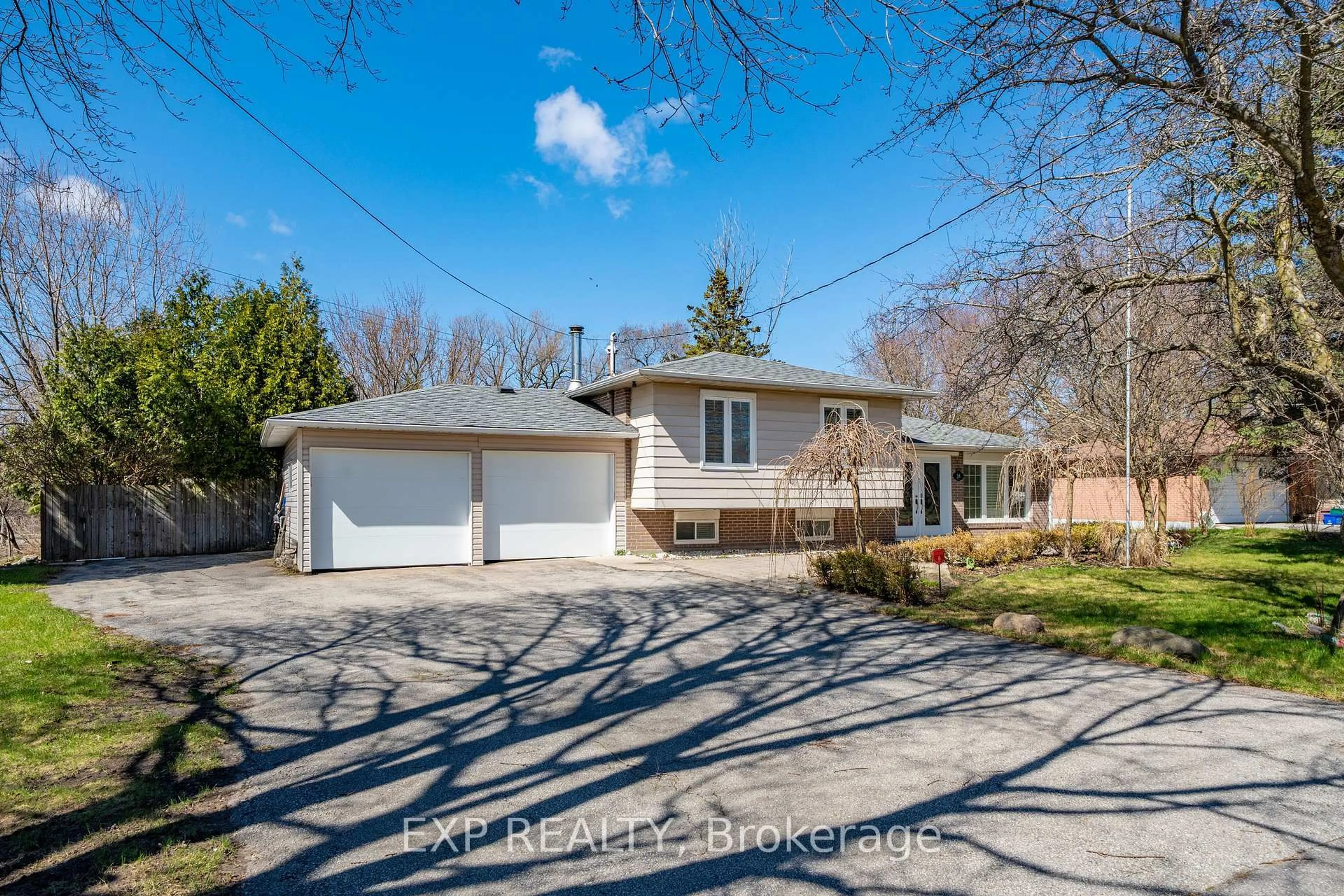 A pic from outside/outdoor area/front of a property/back of a property/a pic from drone, water/lake/river/ocean view for 28 Lakeland Cres, Richmond Hill Ontario L4E 2Z8