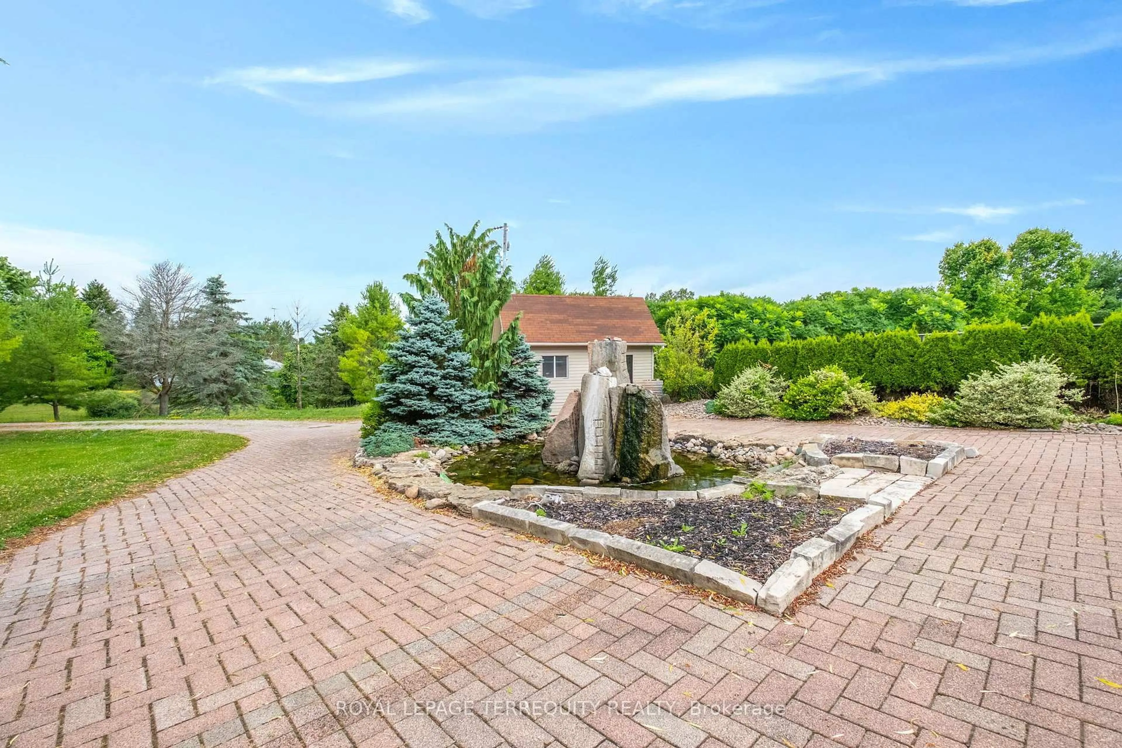 A pic from outside/outdoor area/front of a property/back of a property/a pic from drone, street for 1041 15 Sdrd, New Tecumseth Ontario L0G 1T0