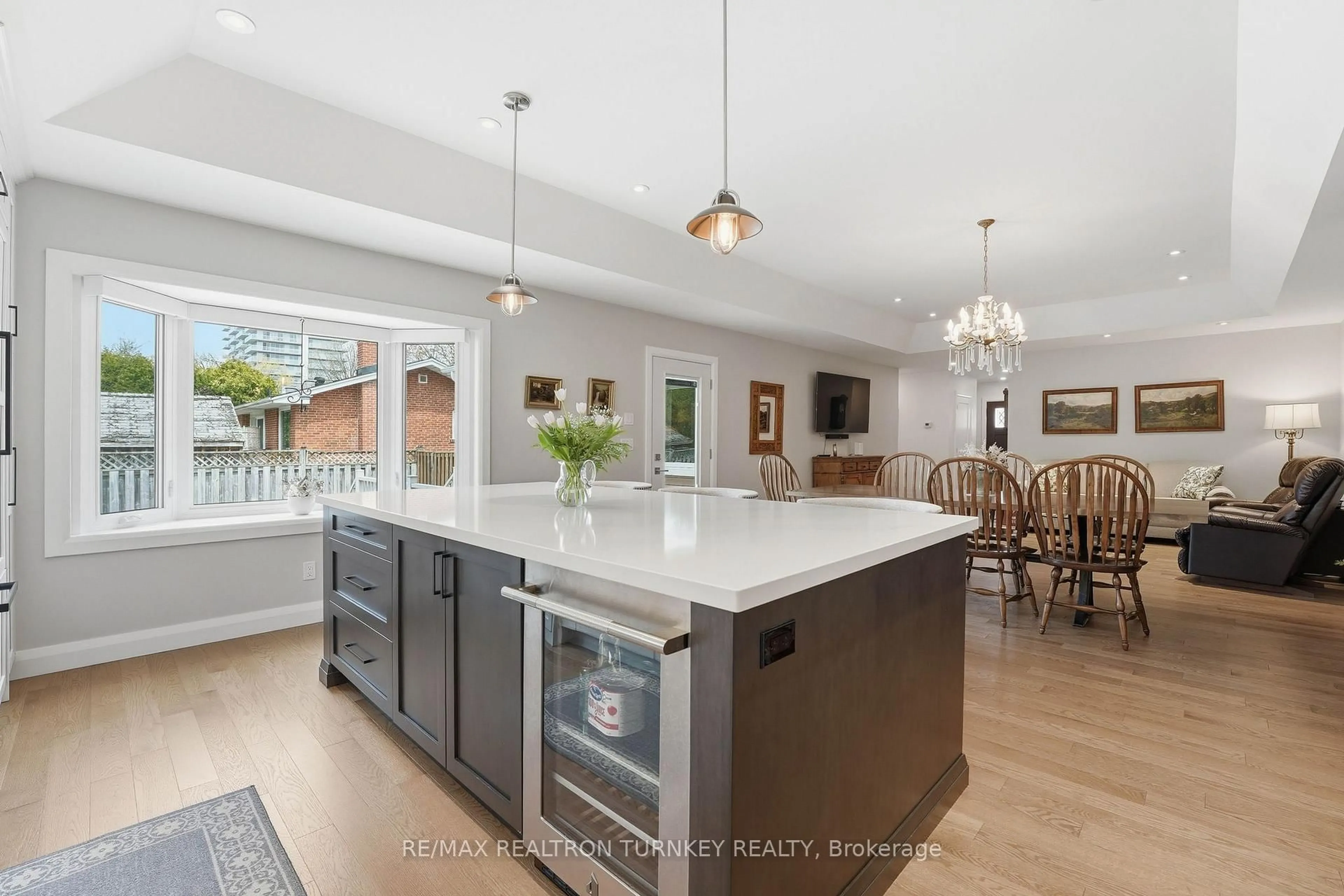 Open concept kitchen, unknown for 178 Parkview Cres, Newmarket Ontario L3Y 2C8