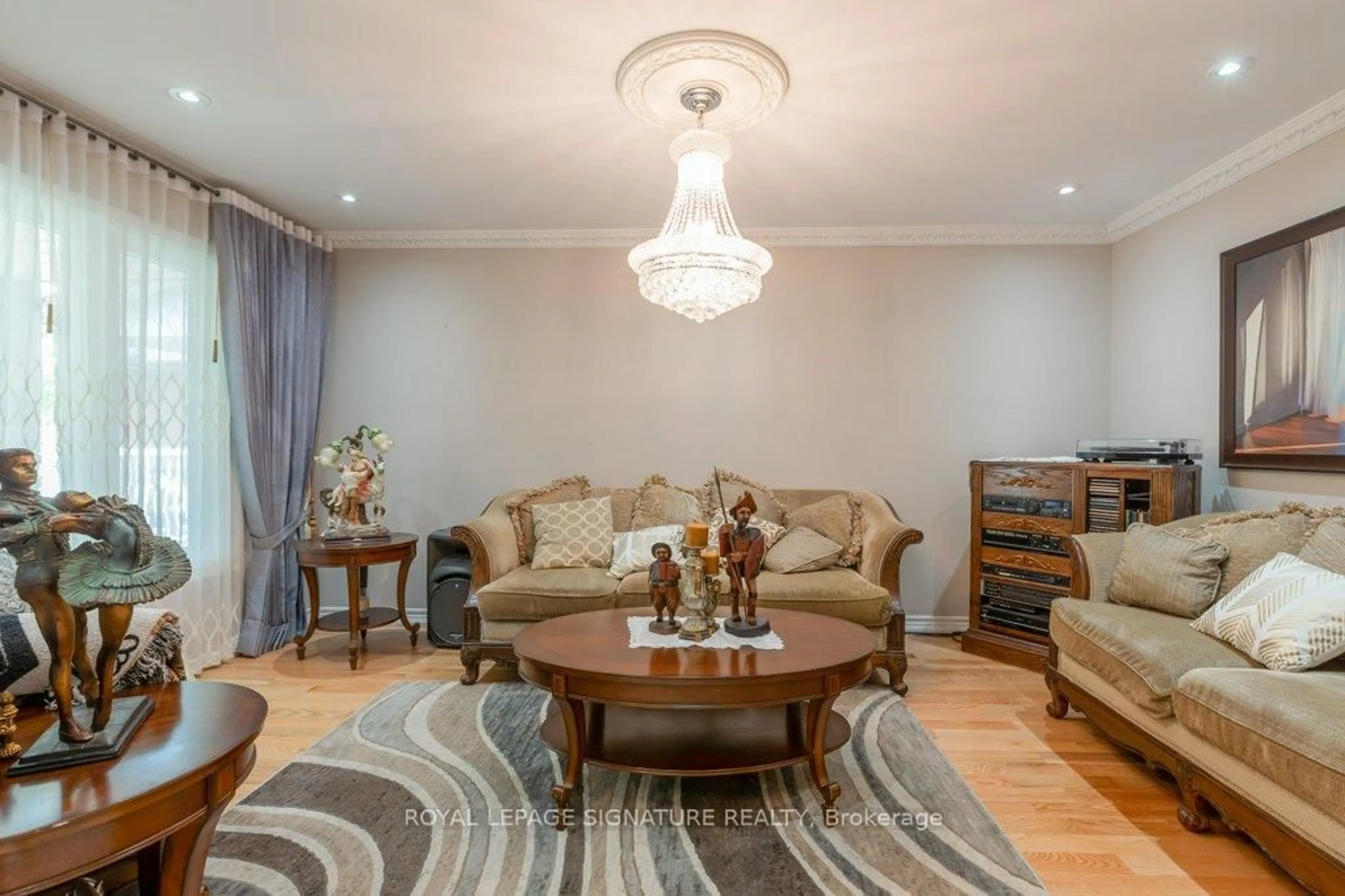 Living room with furniture, wood/laminate floor for 119 Chancellor Dr, Vaughan Ontario L4L 7M9