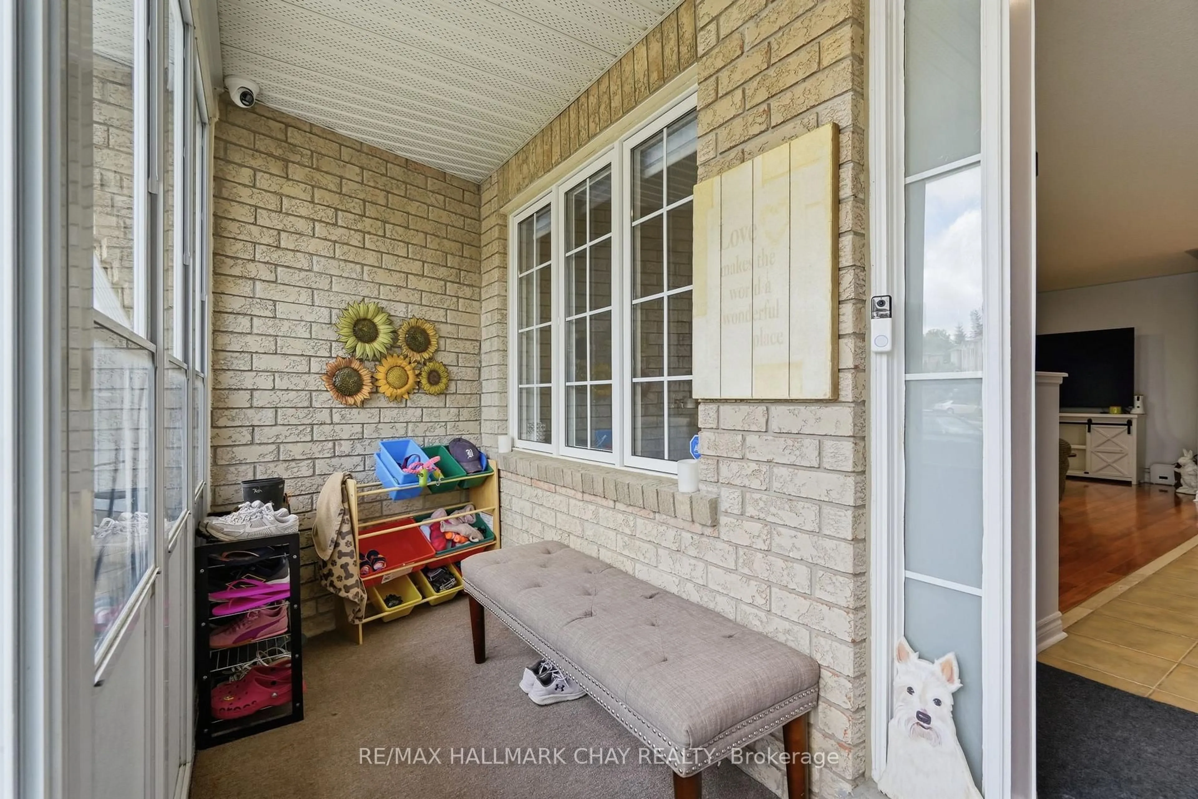 Patio, street for 29 Natale Crt, Bradford West Gwillimbury Ontario L3Z 3J3