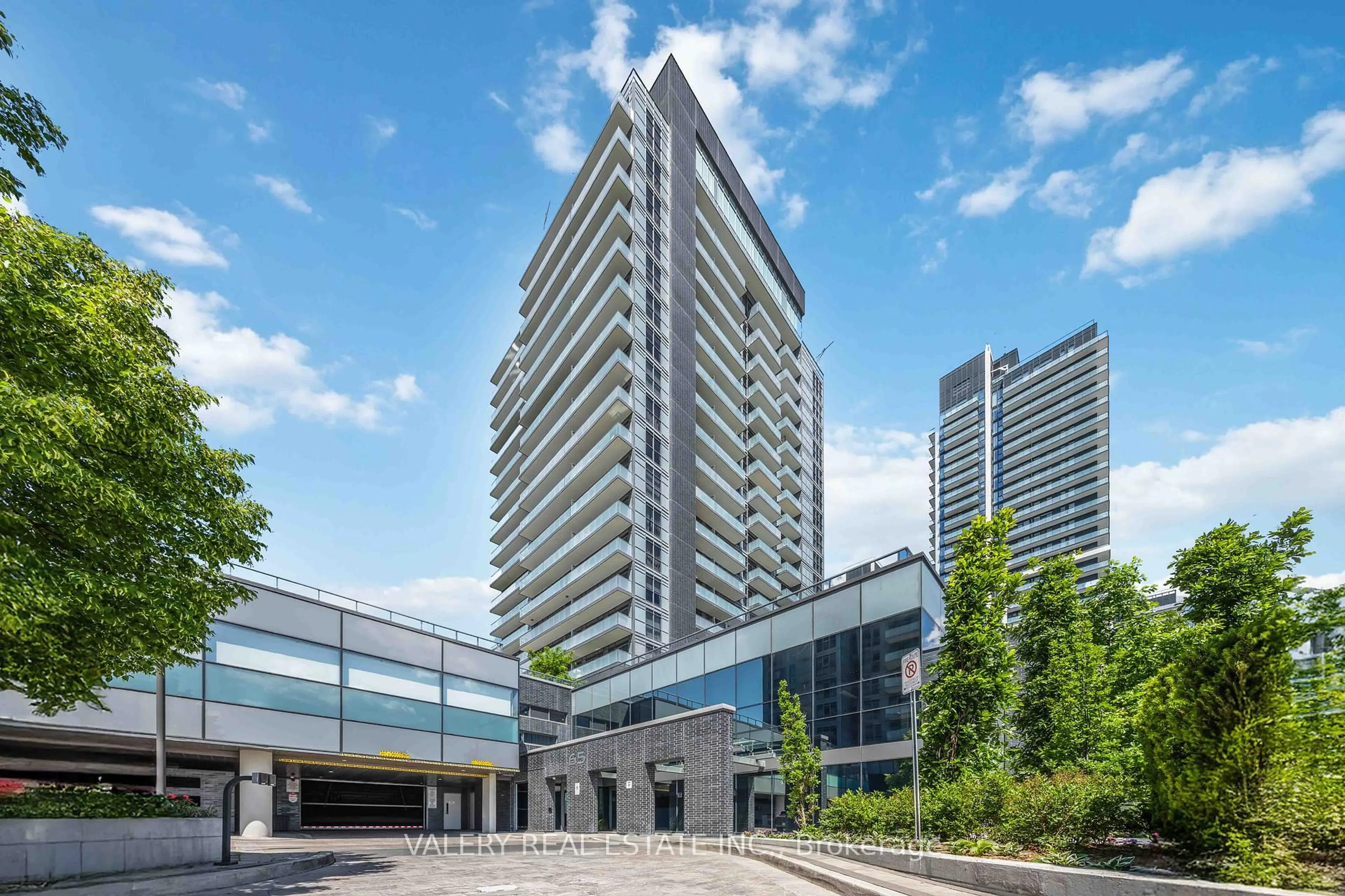 Patio, building for 65 Oneida Cres #1108, Richmond Hill Ontario L4B 0G9