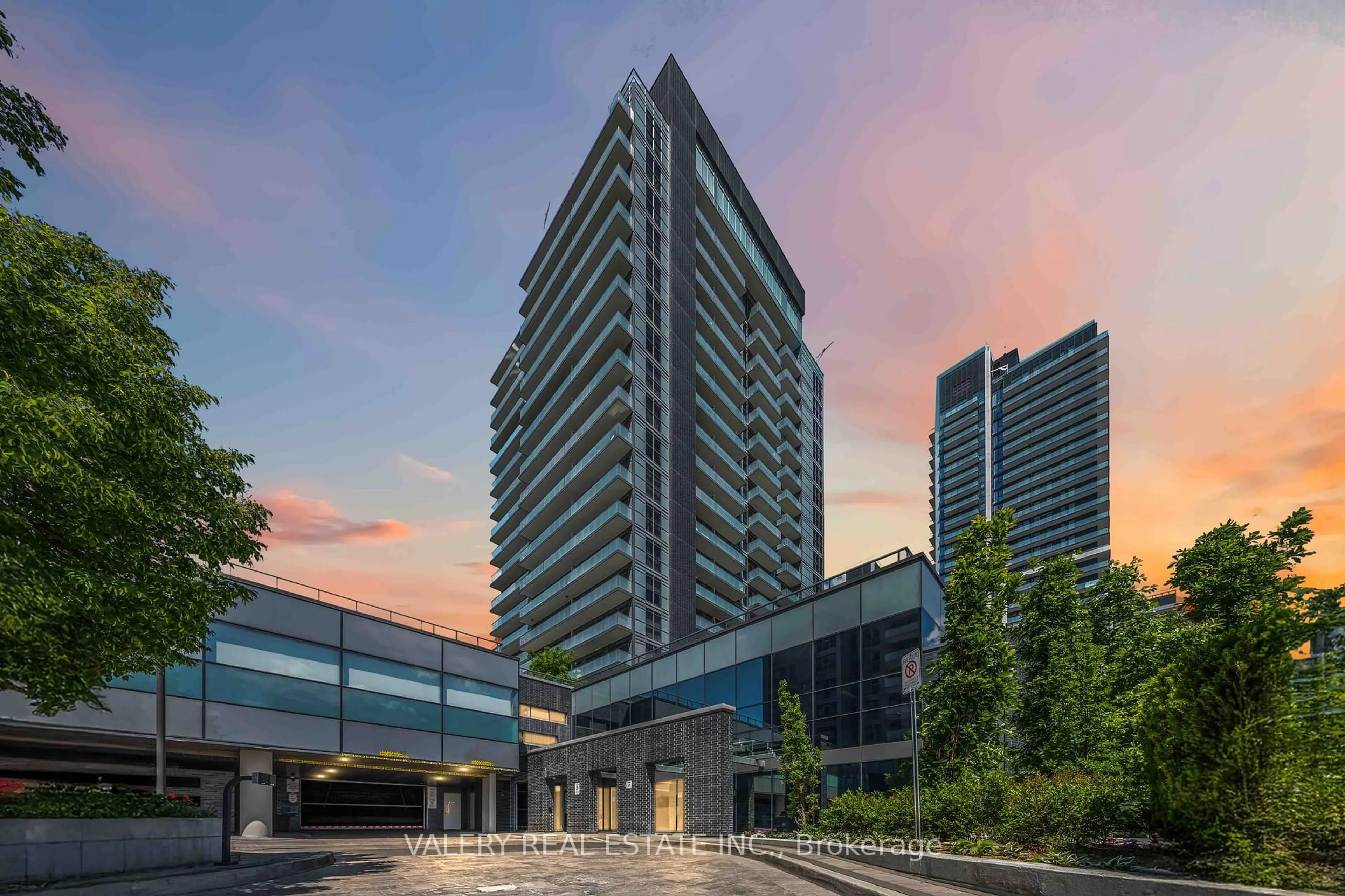 Indoor foyer for 65 Oneida Cres #1108, Richmond Hill Ontario L4B 0G9