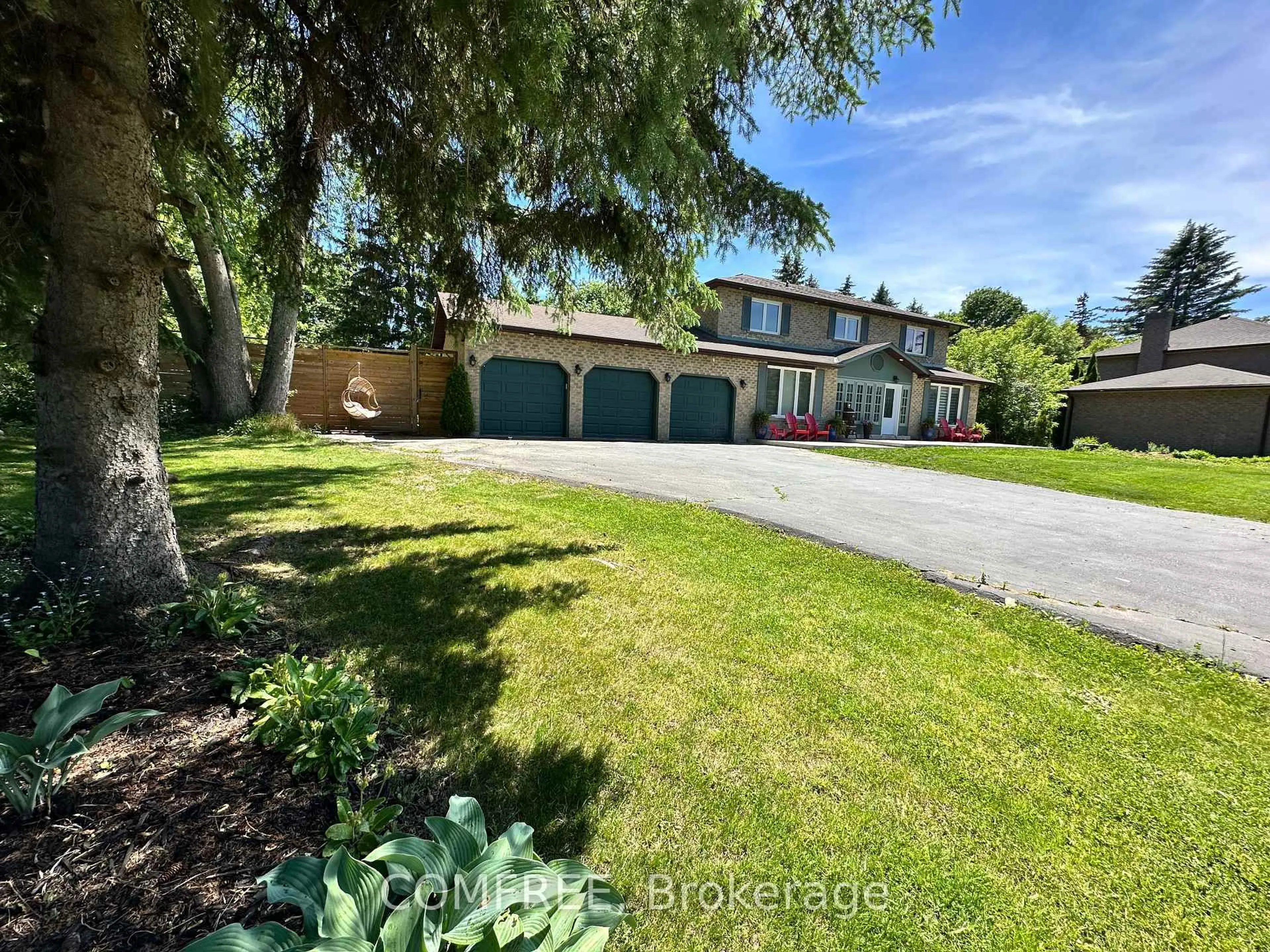 A pic from outside/outdoor area/front of a property/back of a property/a pic from drone, street for 46 William St, East Gwillimbury Ontario L0G 1V0