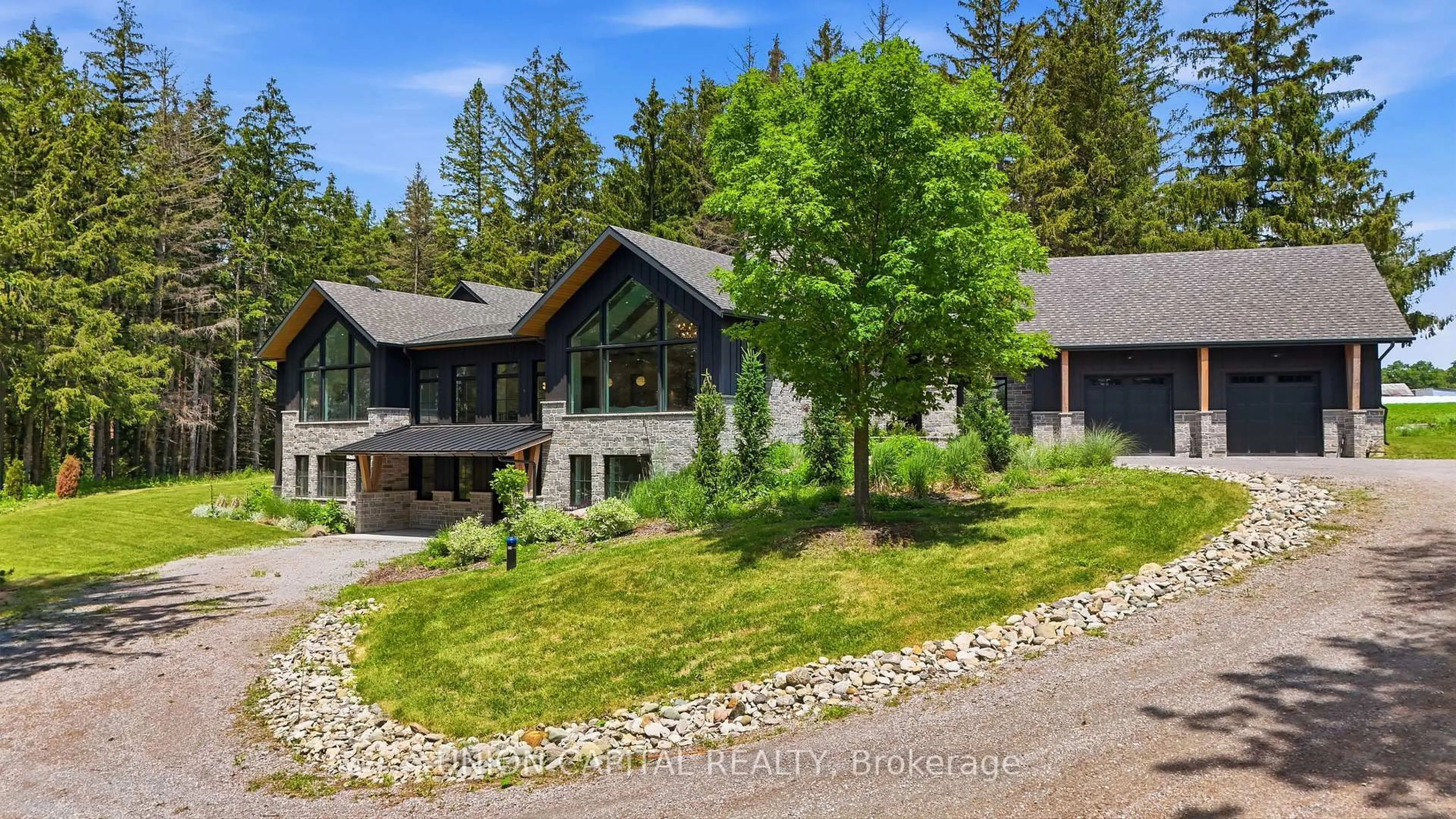 A pic from outside/outdoor area/front of a property/back of a property/a pic from drone, unknown for 284 Davis Dr, Uxbridge Ontario L9P 1R1