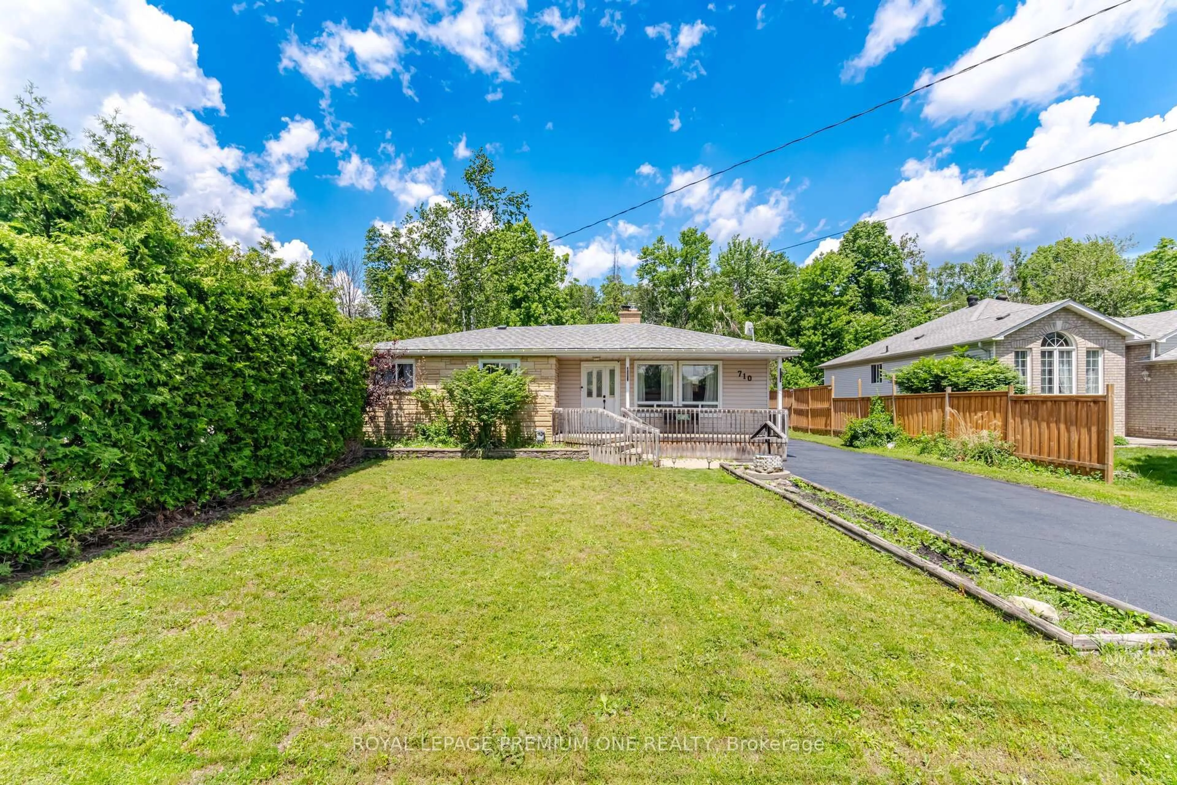 A pic from outside/outdoor area/front of a property/back of a property/a pic from drone, unknown for 710 Rose Lane, Innisfil Ontario L9S 2H4
