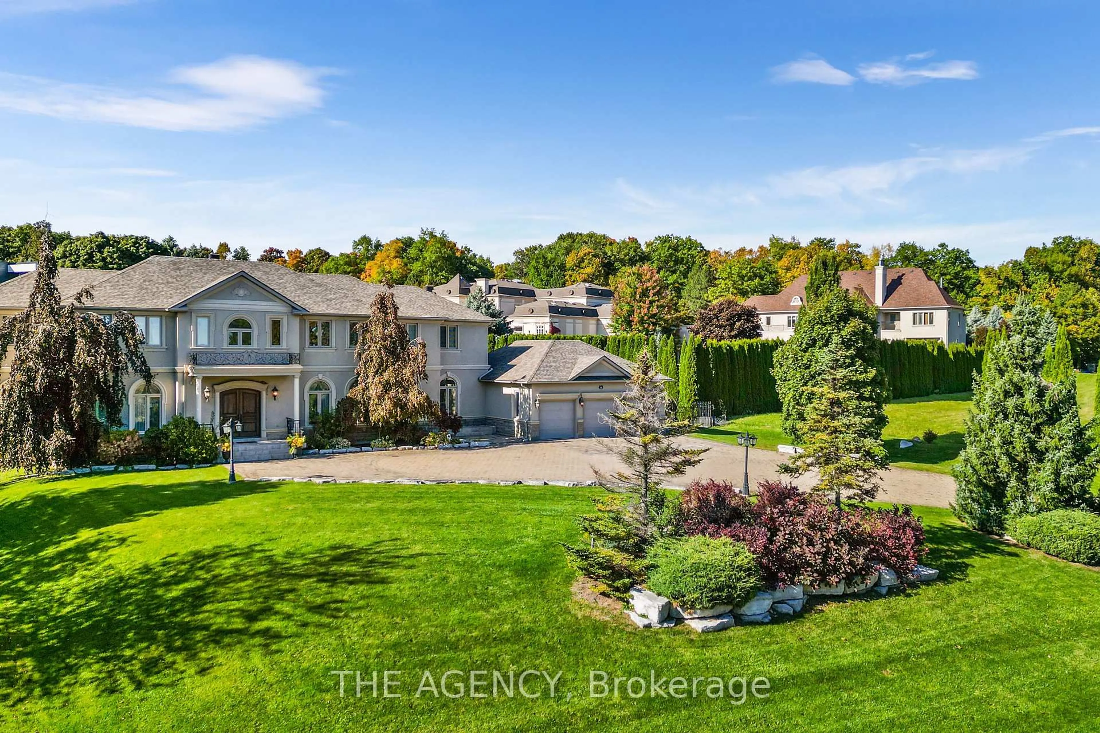 A pic from outside/outdoor area/front of a property/back of a property/a pic from drone, street for 16 DEW DROP Crt, Vaughan Ontario L6A 1E9
