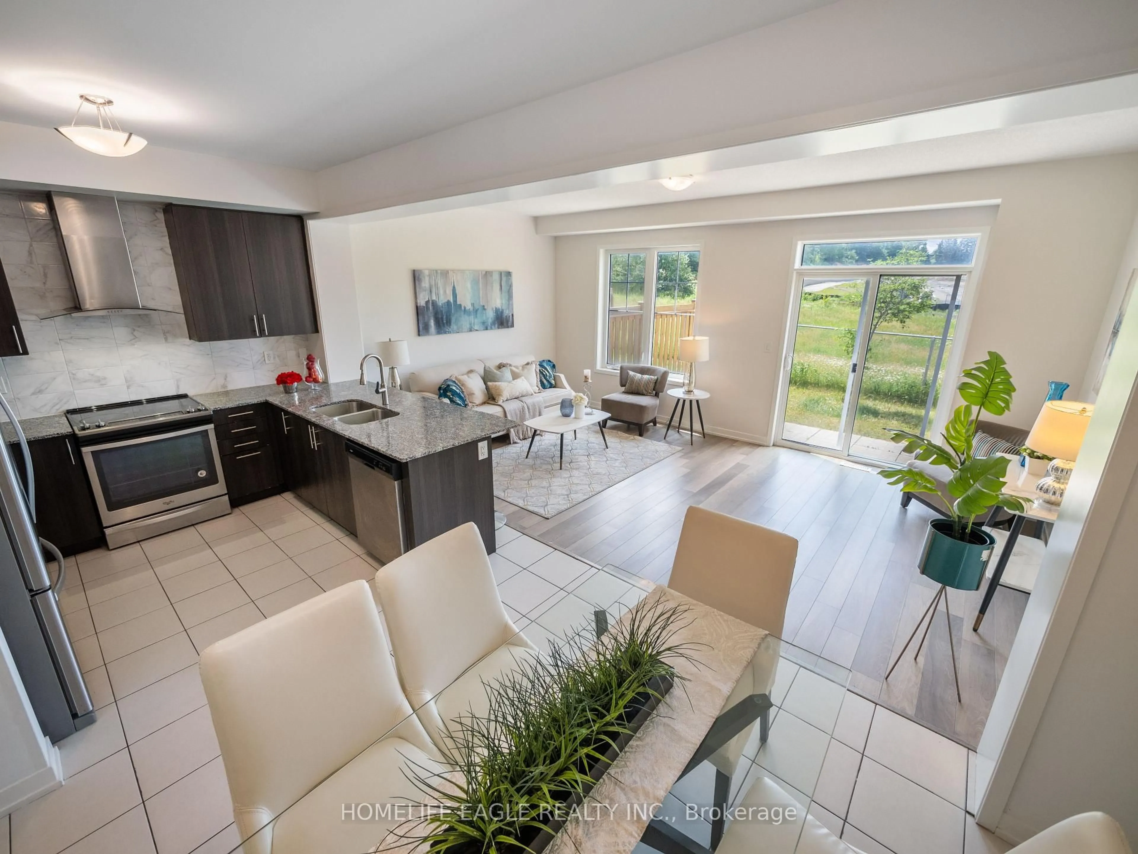 Open concept kitchen, ceramic/tile floor for 228 Bennett St, Newmarket Ontario L3X 1B8