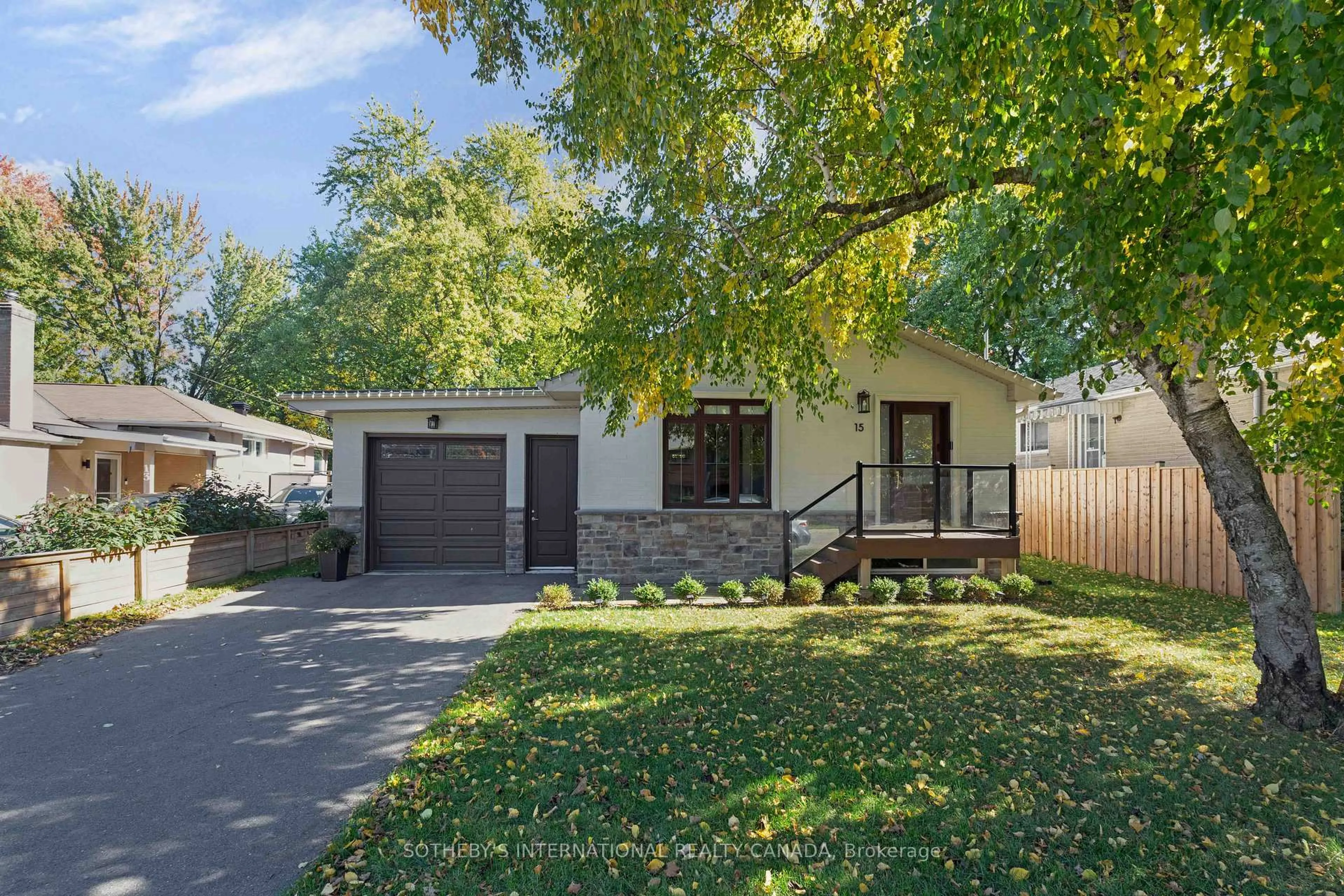 Home with vinyl exterior material, street for 15 Wenderly Dr, Aurora Ontario L4G 1V2