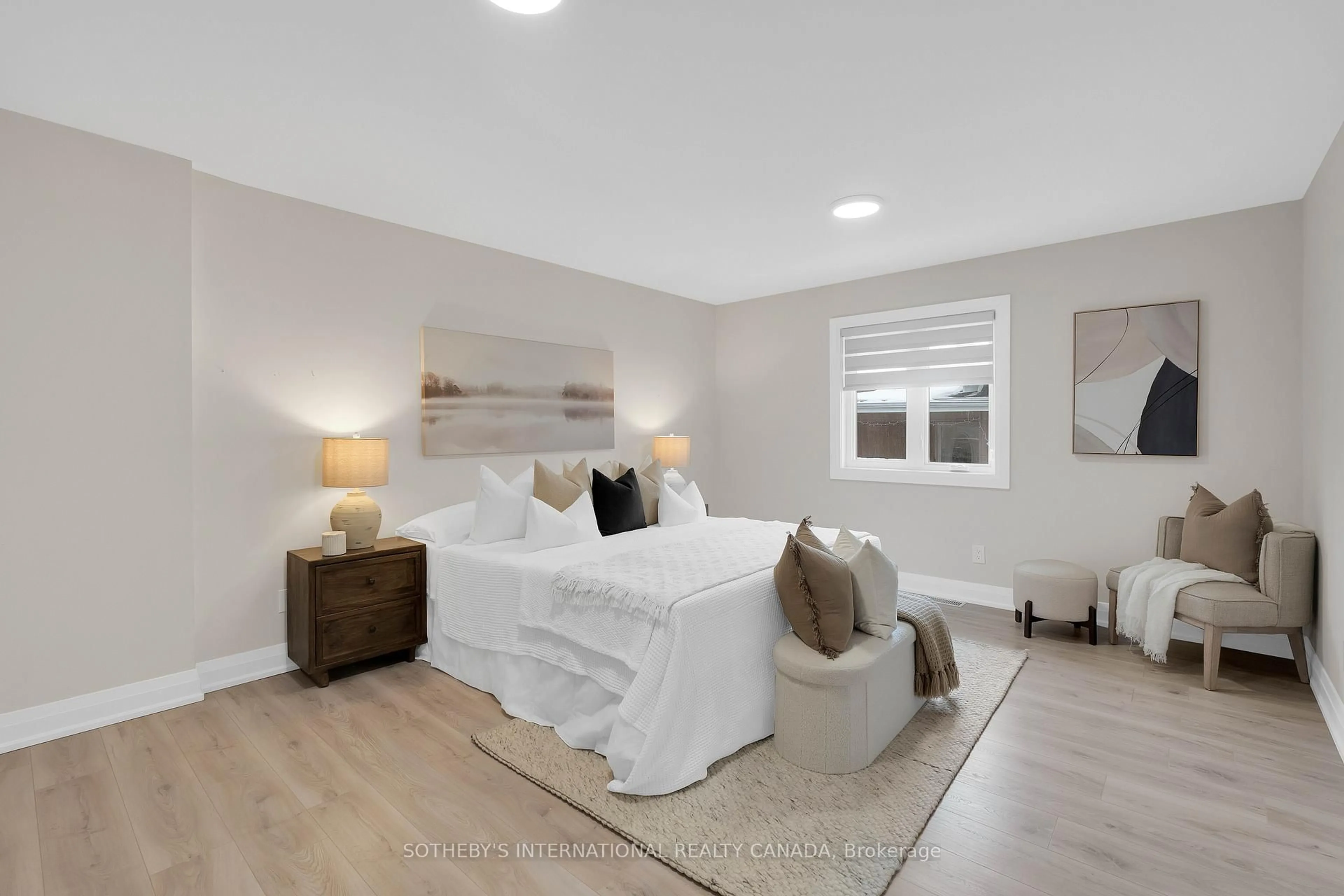 Bedroom with bed, wood/laminate floor for 15 Wenderly Dr, Aurora Ontario L4G 1V2