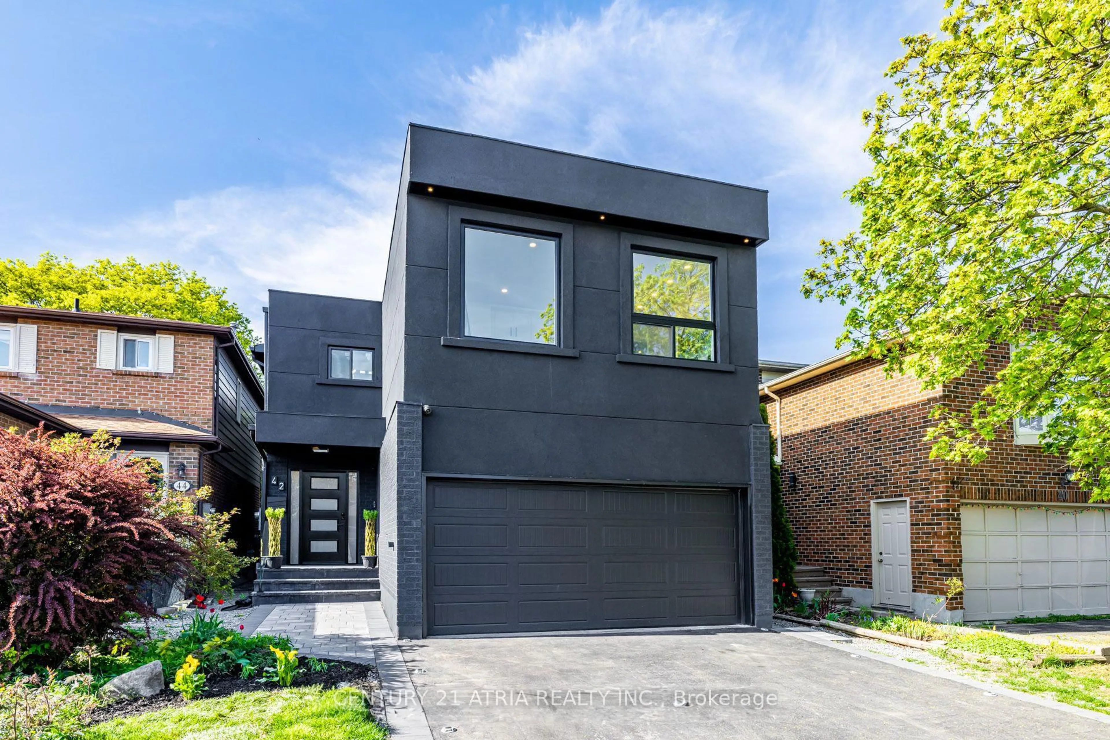 Home with brick exterior material, street for 42 Coventry Crt, Richmond Hill Ontario L4C 8B8