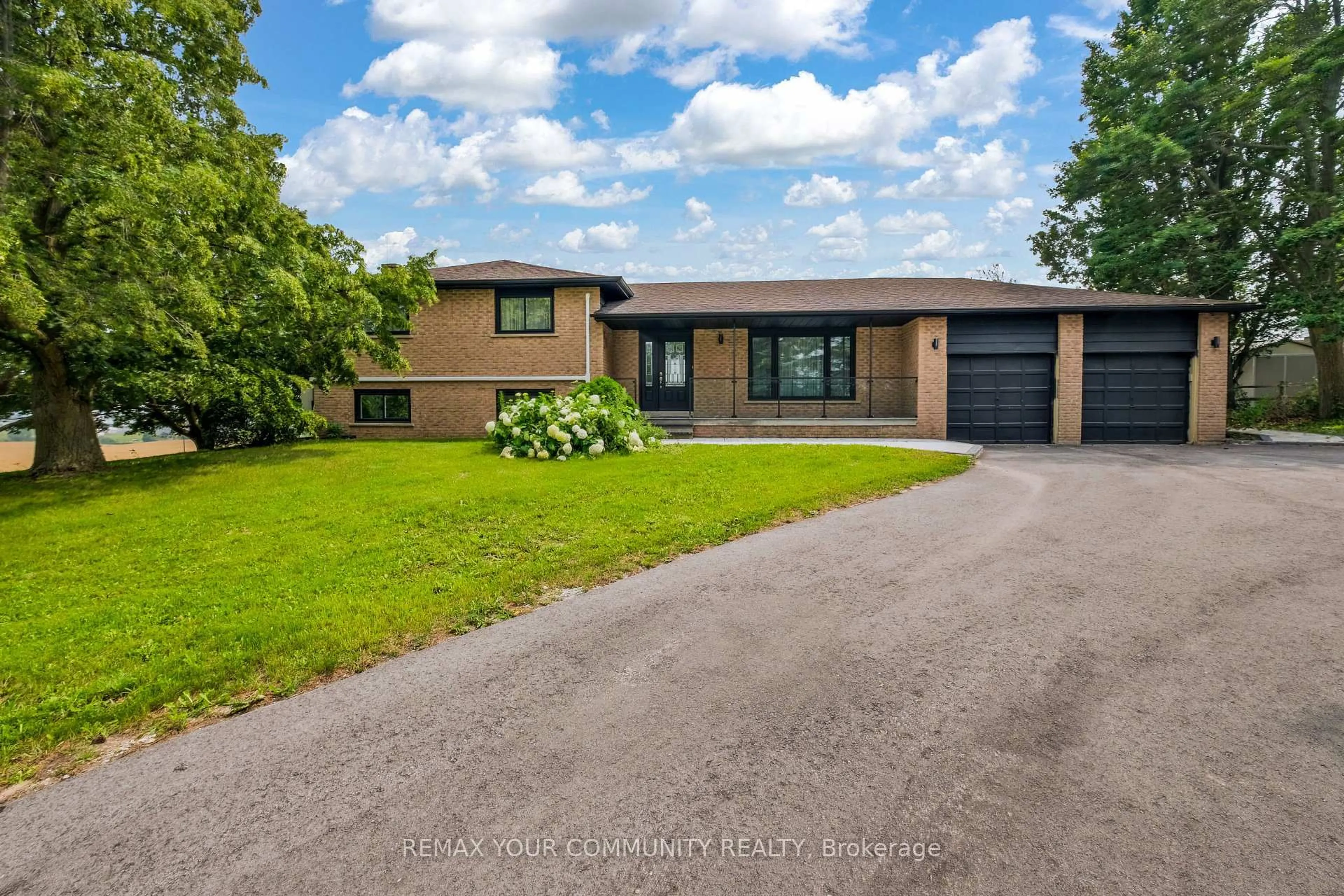 Home with brick exterior material, unknown for 3211 Eighth Line, Bradford West Gwillimbury Ontario L3Z 3R6