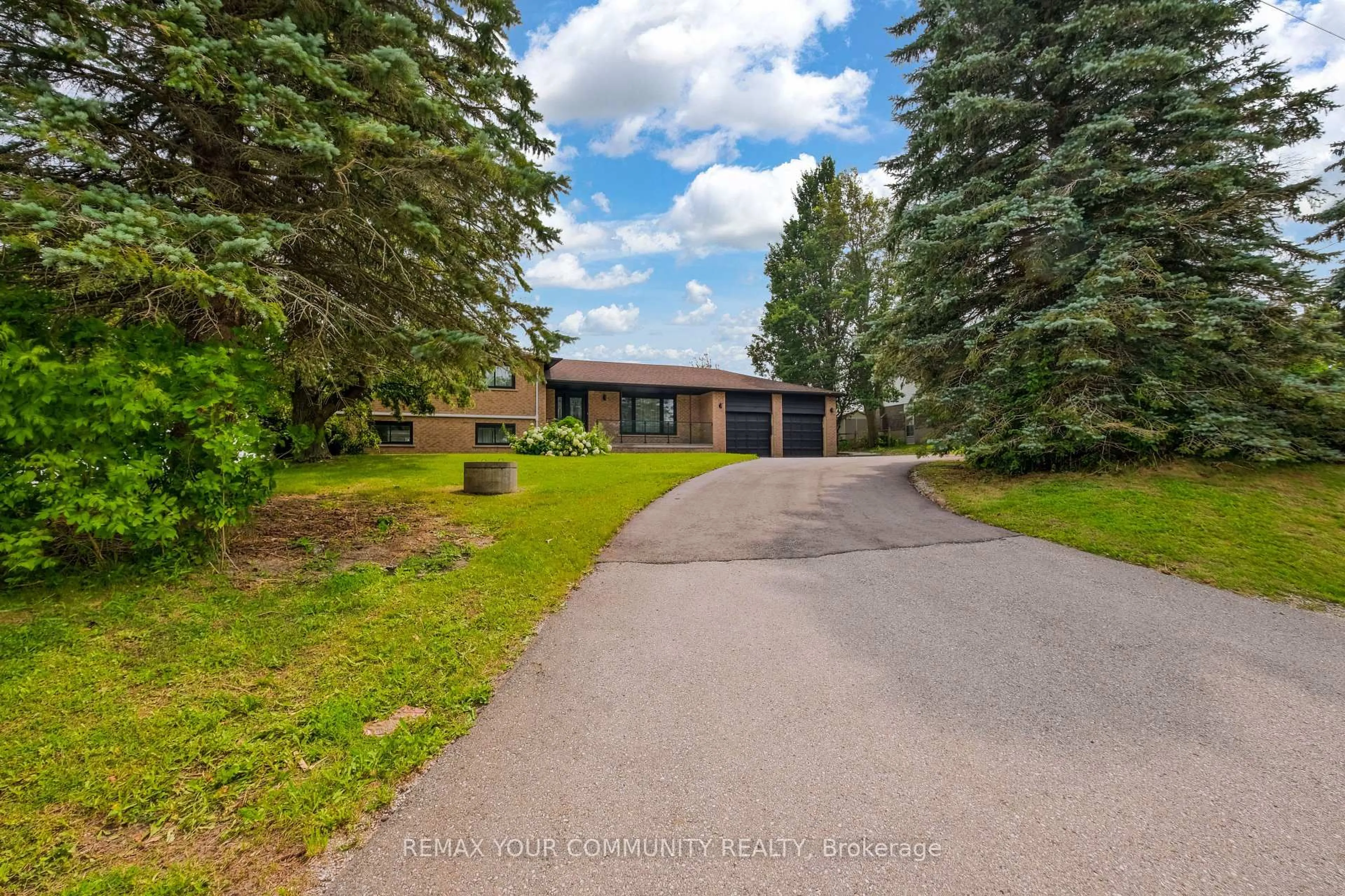 A pic from outside/outdoor area/front of a property/back of a property/a pic from drone, street for 3211 Eighth Line, Bradford West Gwillimbury Ontario L3Z 3R6