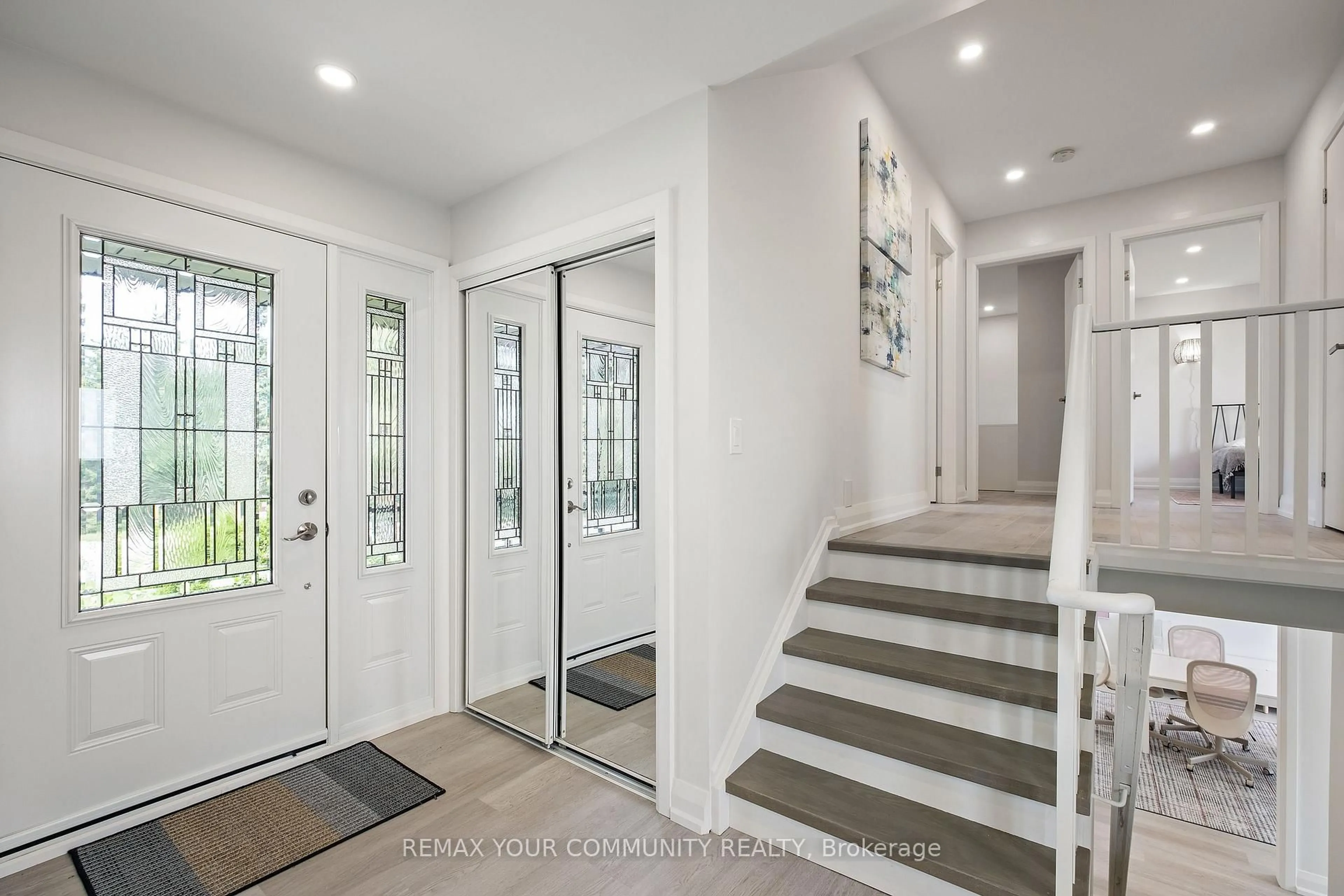 Indoor entryway for 3211 Eighth Line, Bradford West Gwillimbury Ontario L3Z 3R6