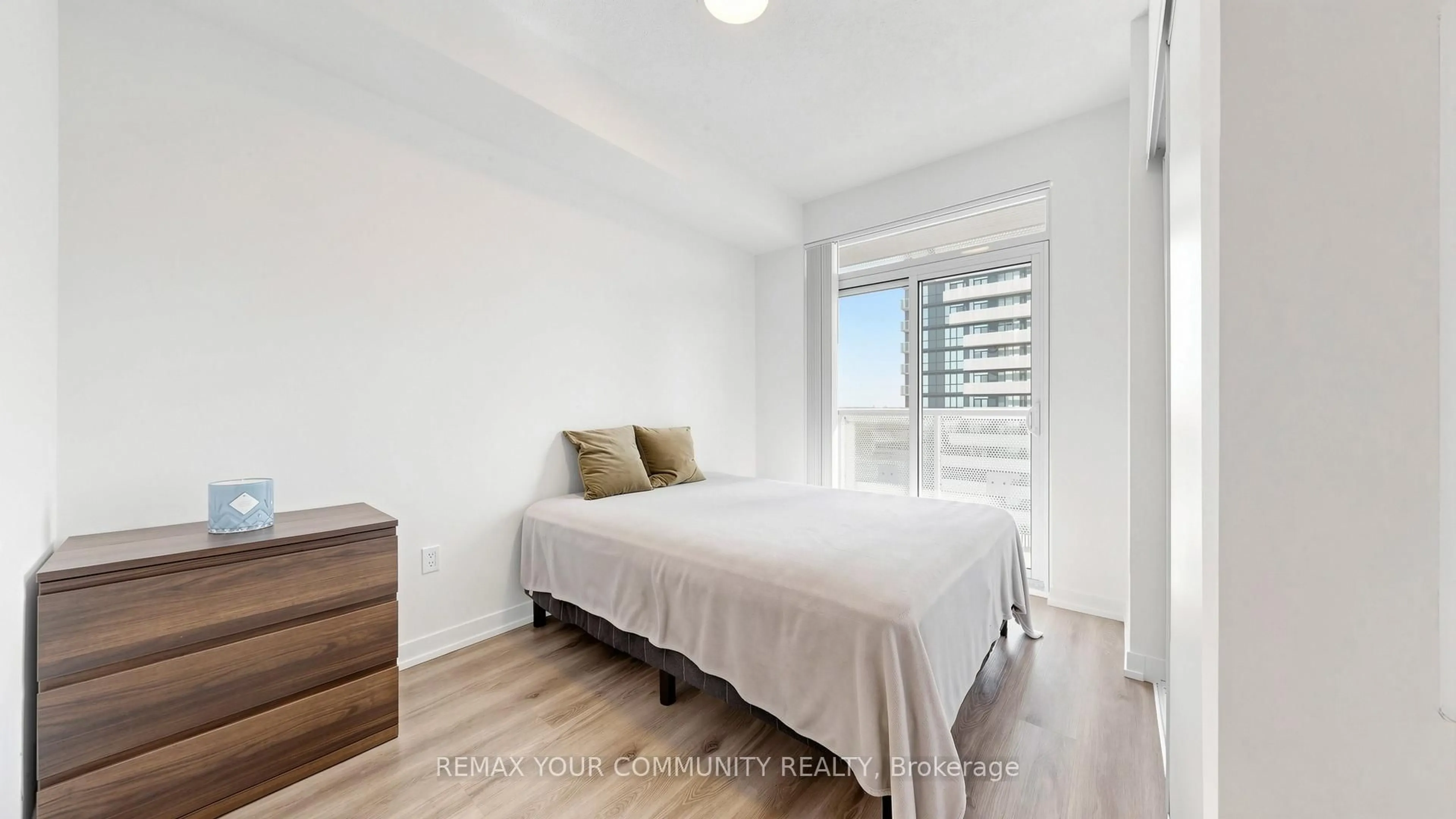 Bedroom with bed, wood/laminate floor for 225 Commerce St #1702, Vaughan Ontario L4K 0R1