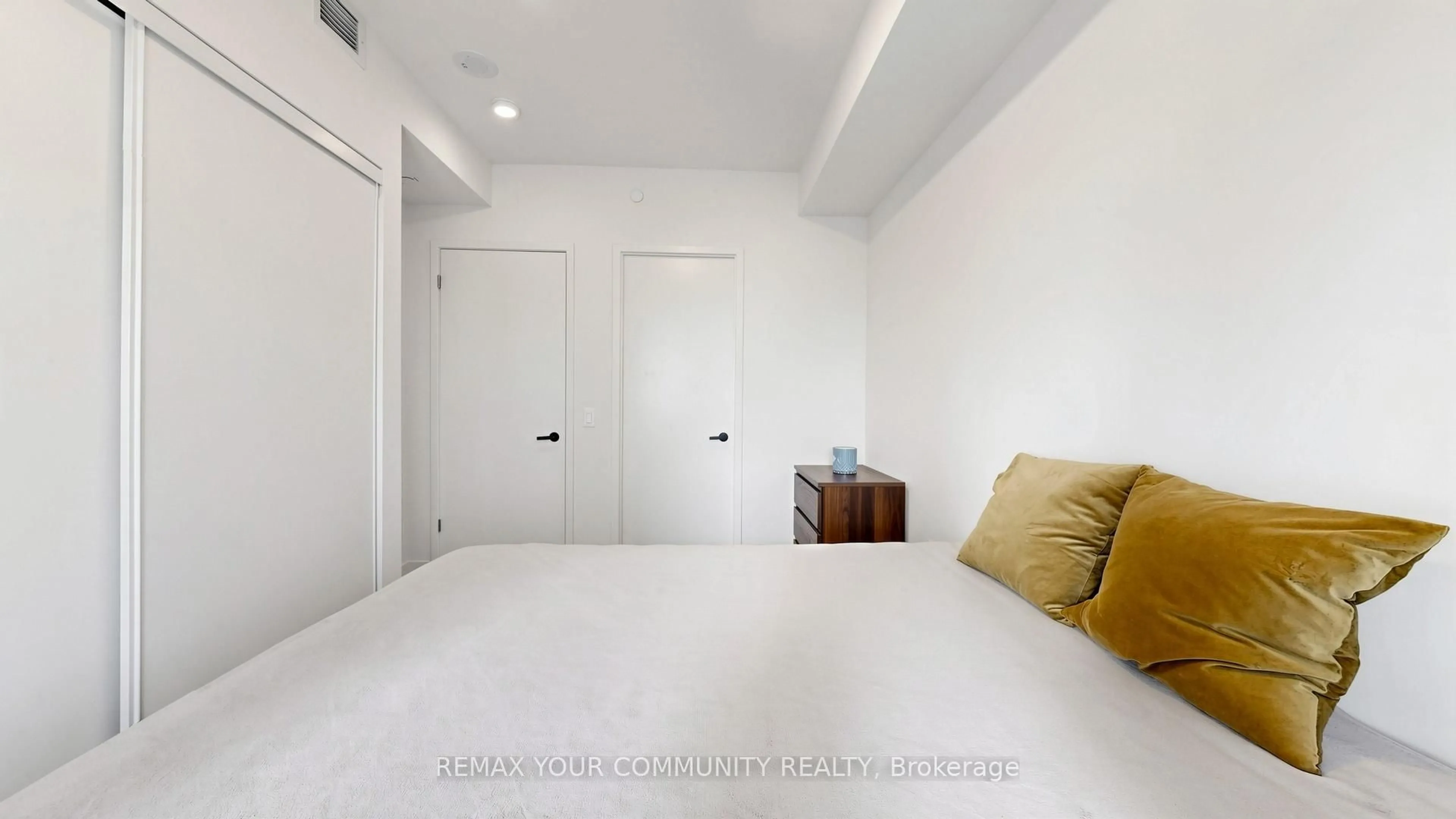 A pic of a room for 225 Commerce St #1702, Vaughan Ontario L4K 0R1