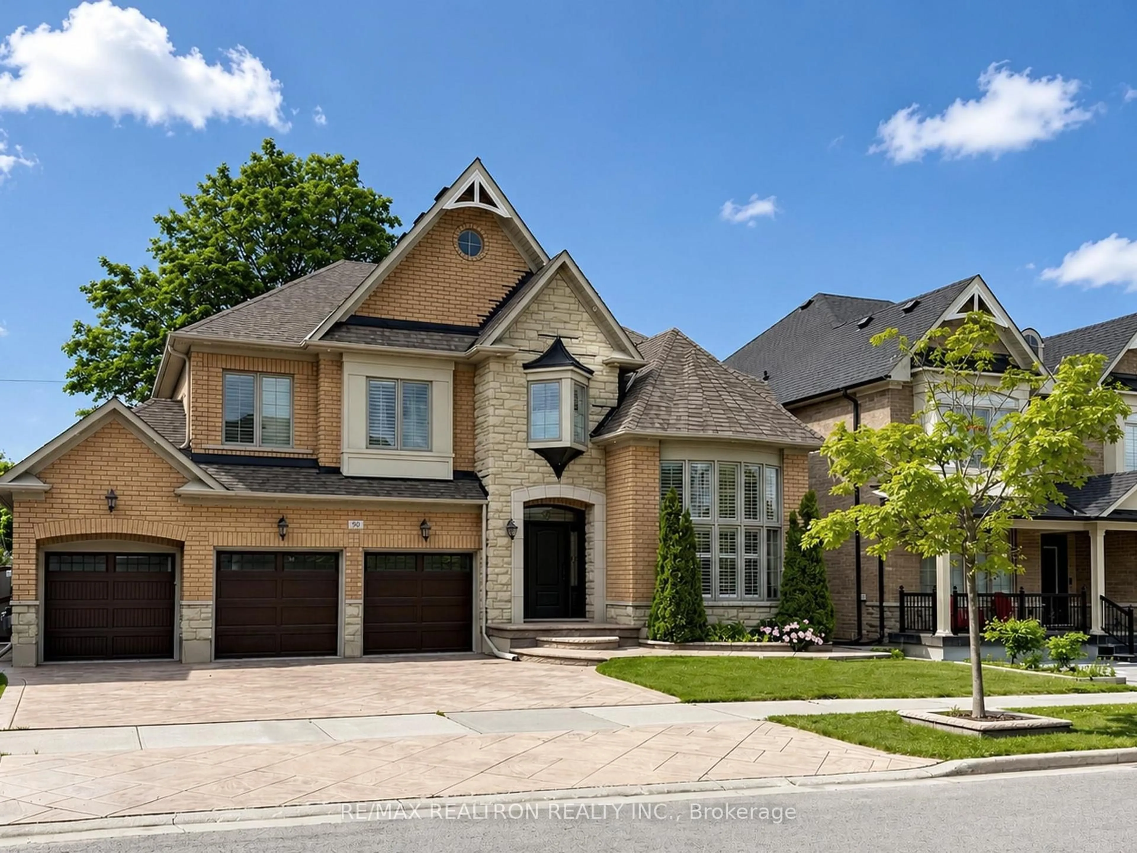Home with brick exterior material, street for 90 Braith Cres, Whitchurch-Stouffville Ontario L4A 0B7