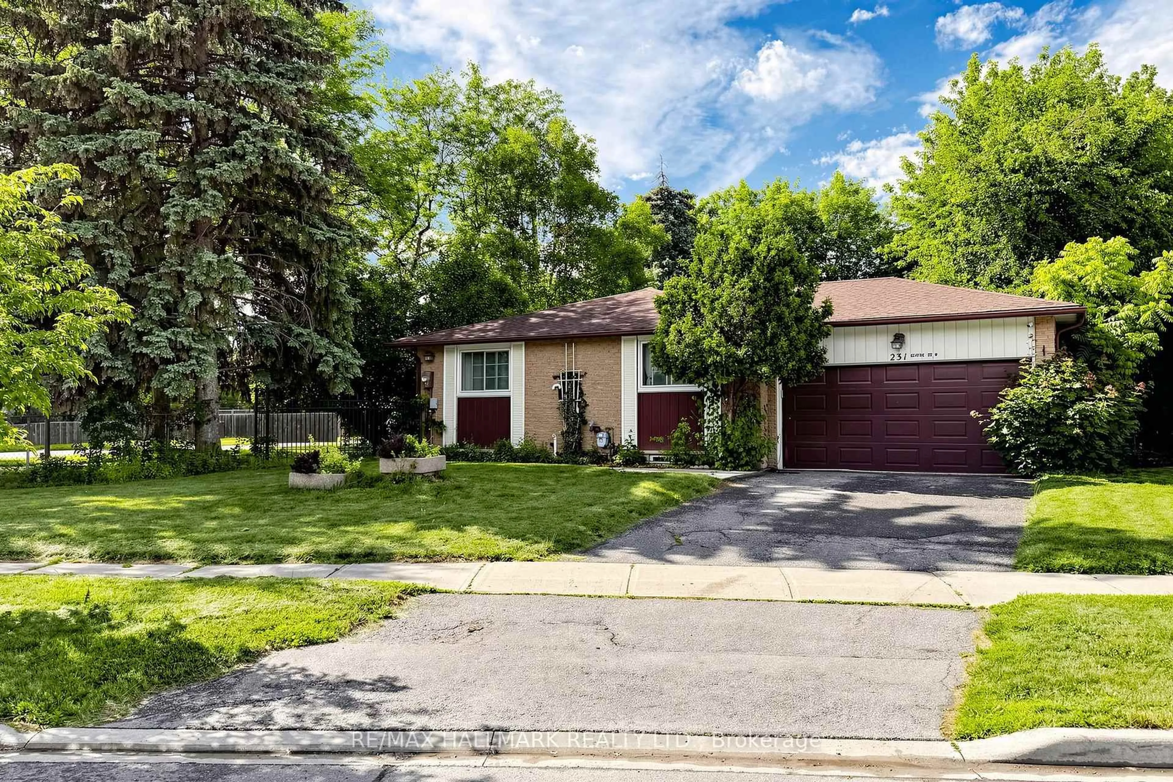 Unknown for 231 Centre St, Richmond Hill Ontario L4C 3P9
