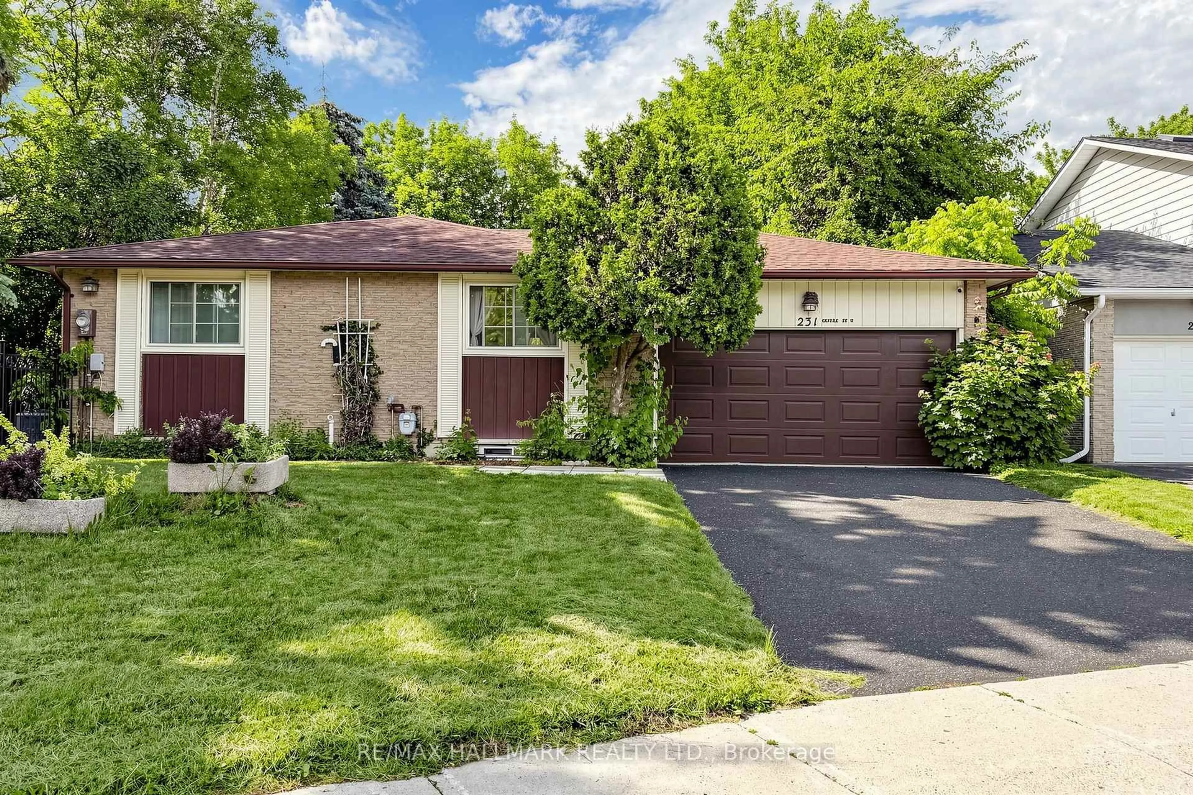 Home with brick exterior material, street for 231 Centre St, Richmond Hill Ontario L4C 3P9