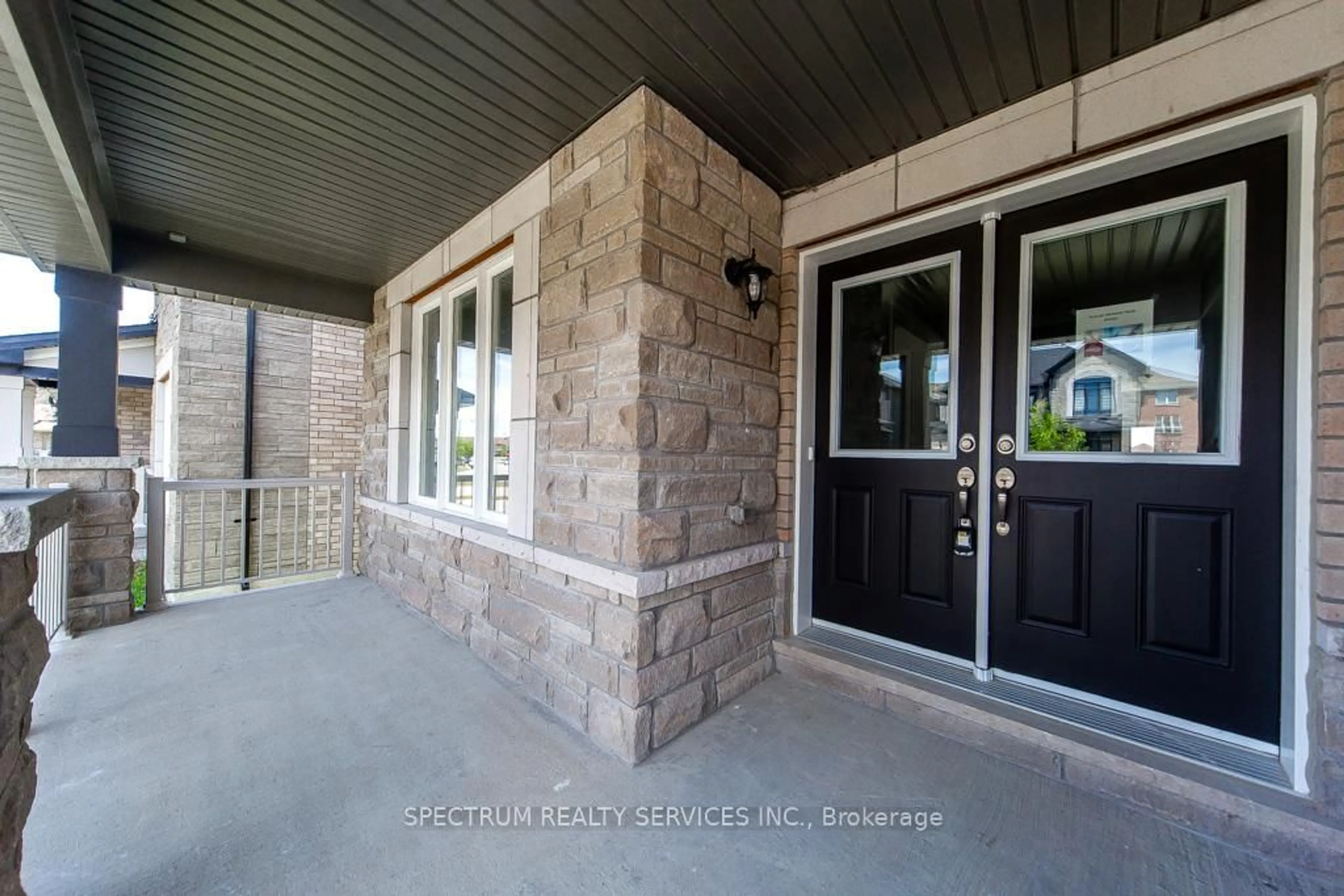 Indoor entryway for 1389 Stovell Cres, Innisfil Ontario L0L 1W0