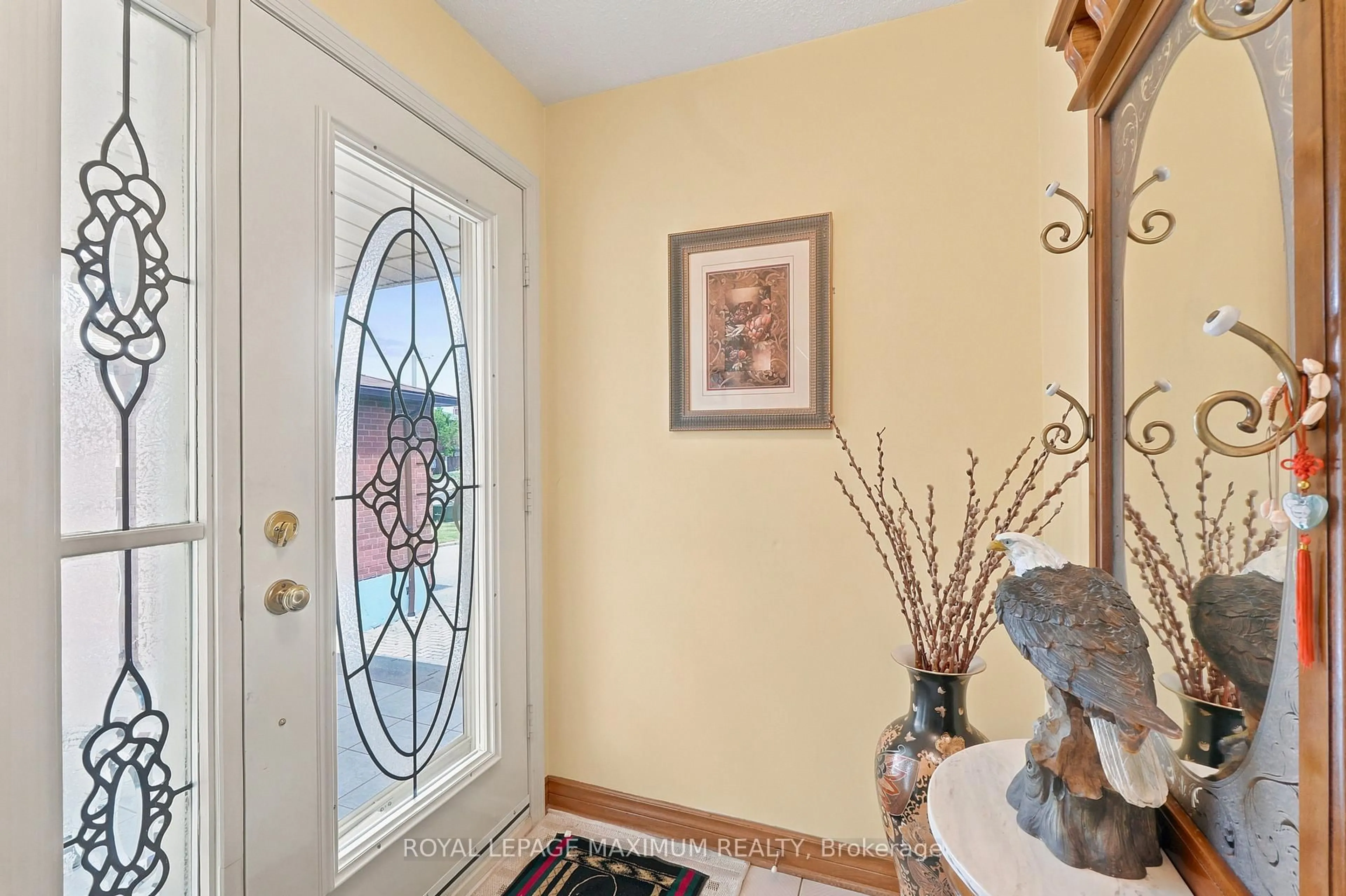 Indoor entryway for 21 Diamond St, Vaughan Ontario L4L 6H7