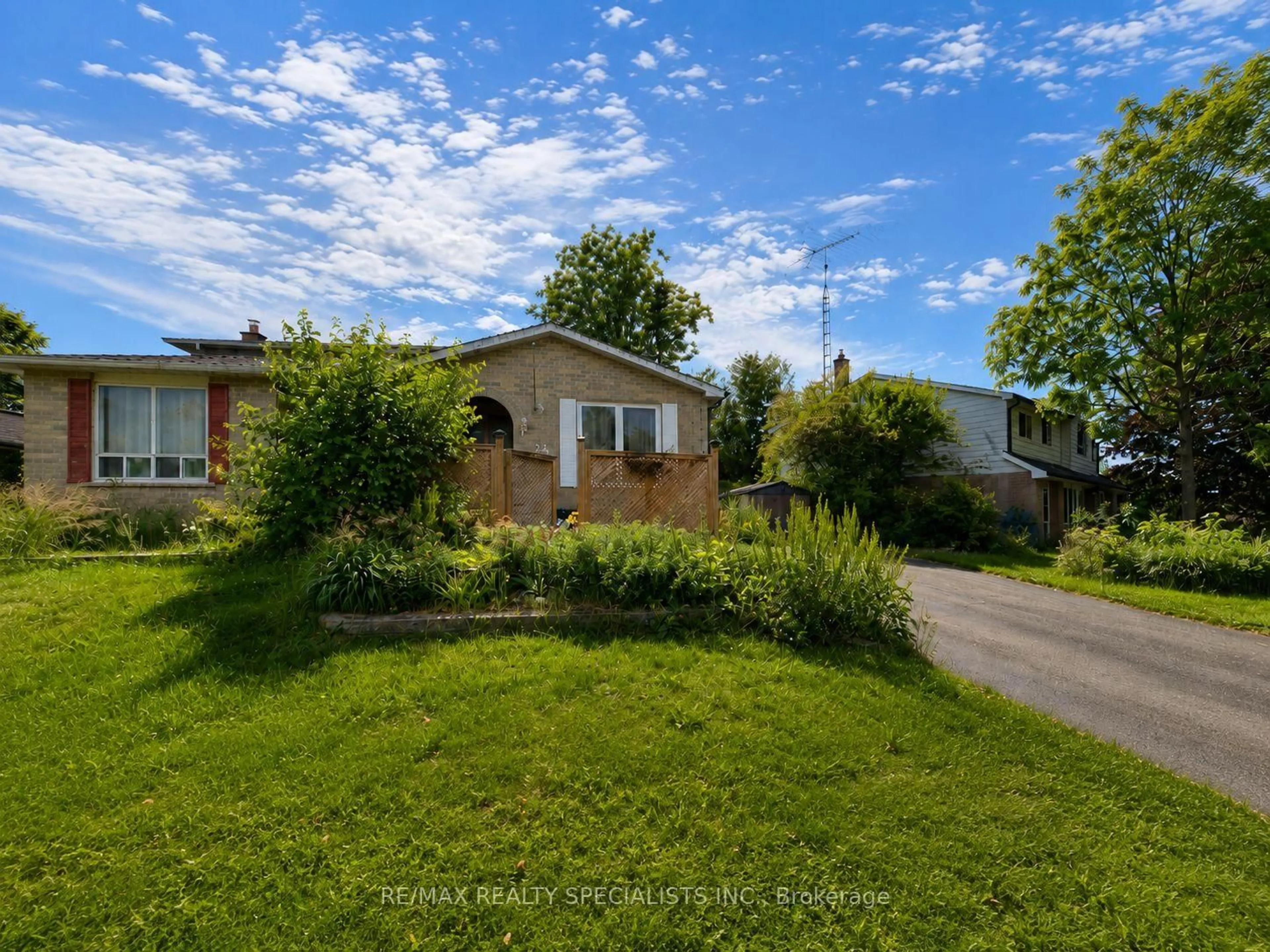 A pic from outside/outdoor area/front of a property/back of a property/a pic from drone, street for 24 Stewart Ave, New Tecumseth Ontario L9R 1C9