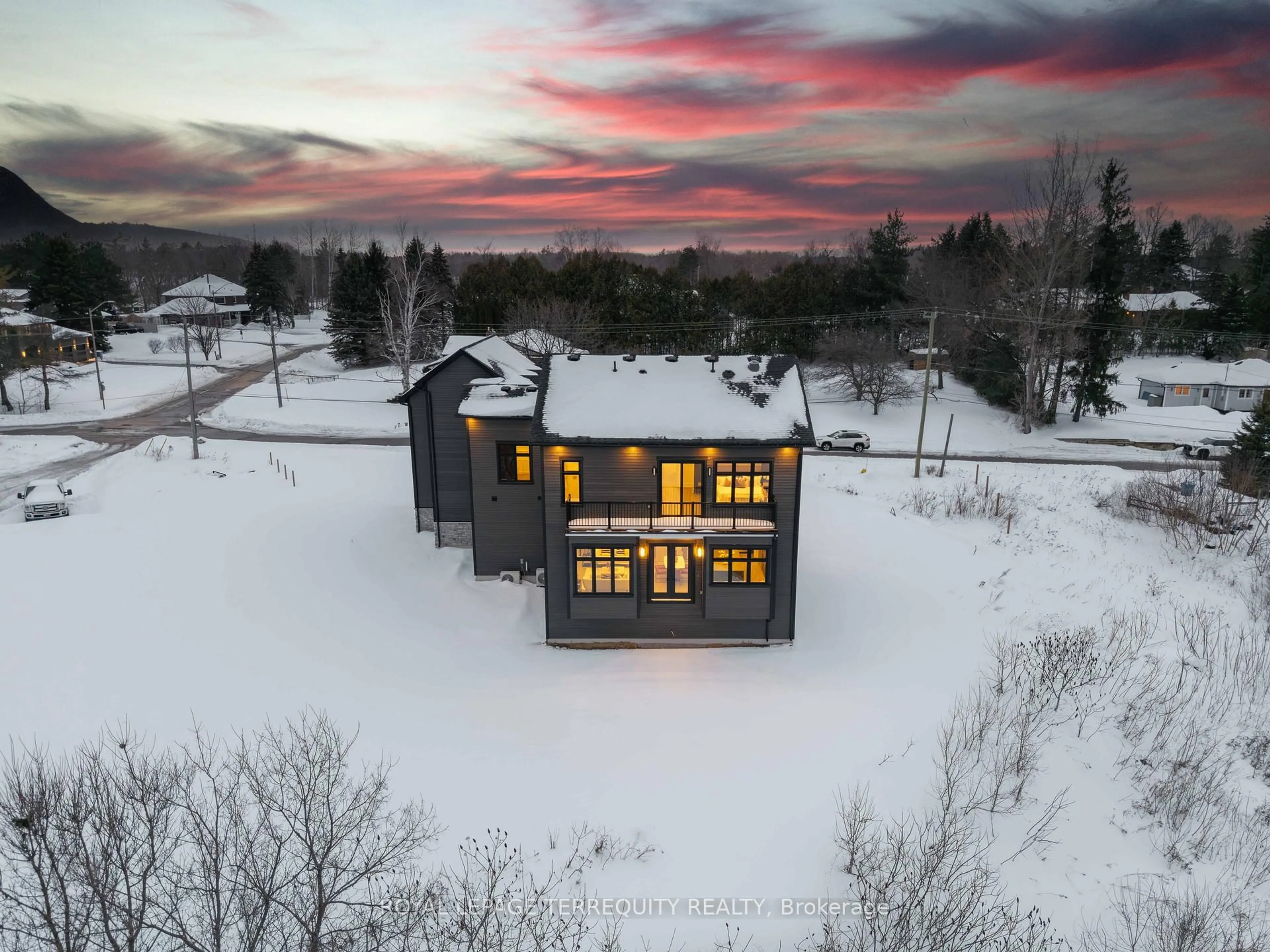 A pic from outside/outdoor area/front of a property/back of a property/a pic from drone, mountain view for 17 Connor Dr, Whitchurch-Stouffville Ontario L4A 2Z1