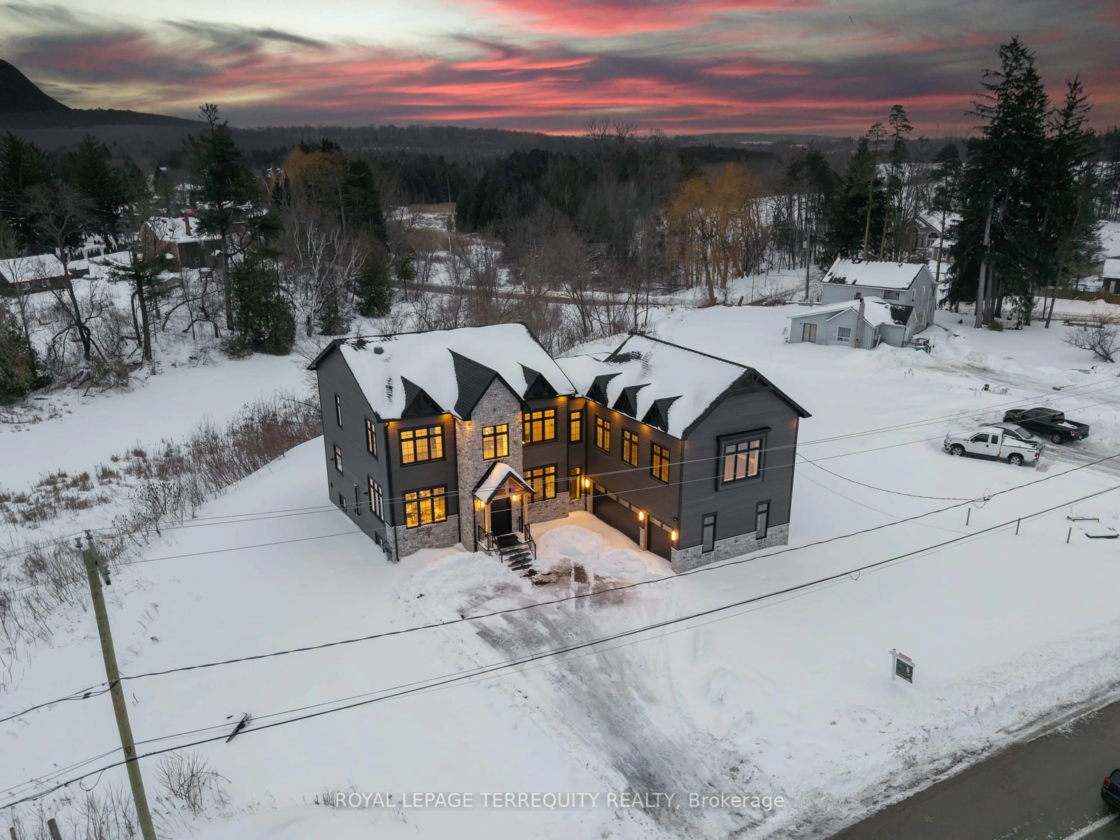 A pic from outside/outdoor area/front of a property/back of a property/a pic from drone, building for 17 Connor Dr, Whitchurch-Stouffville Ontario L4A 2Z1