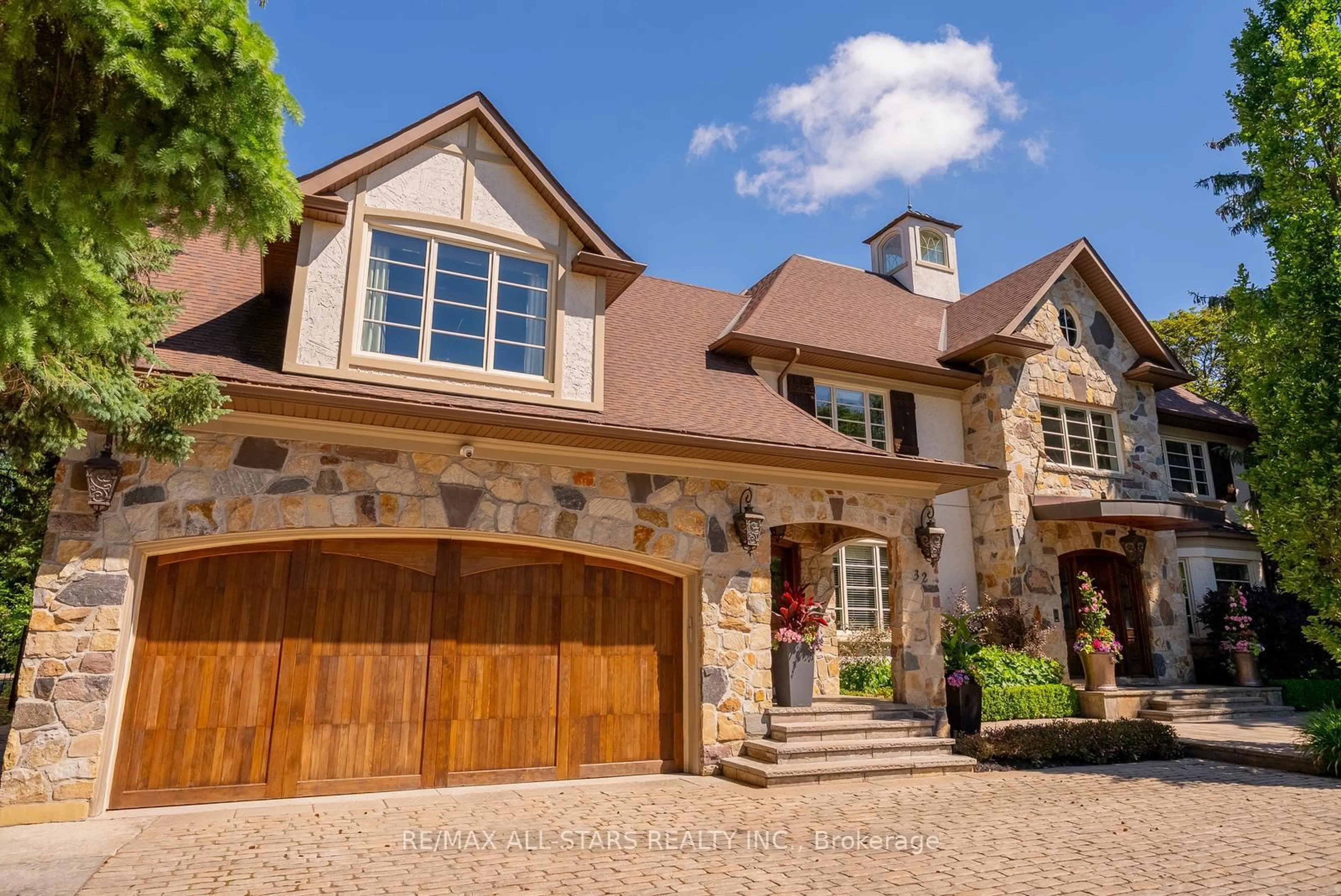 Home with brick exterior material, street for 32 Wembley Ave, Markham Ontario L3R 2A9