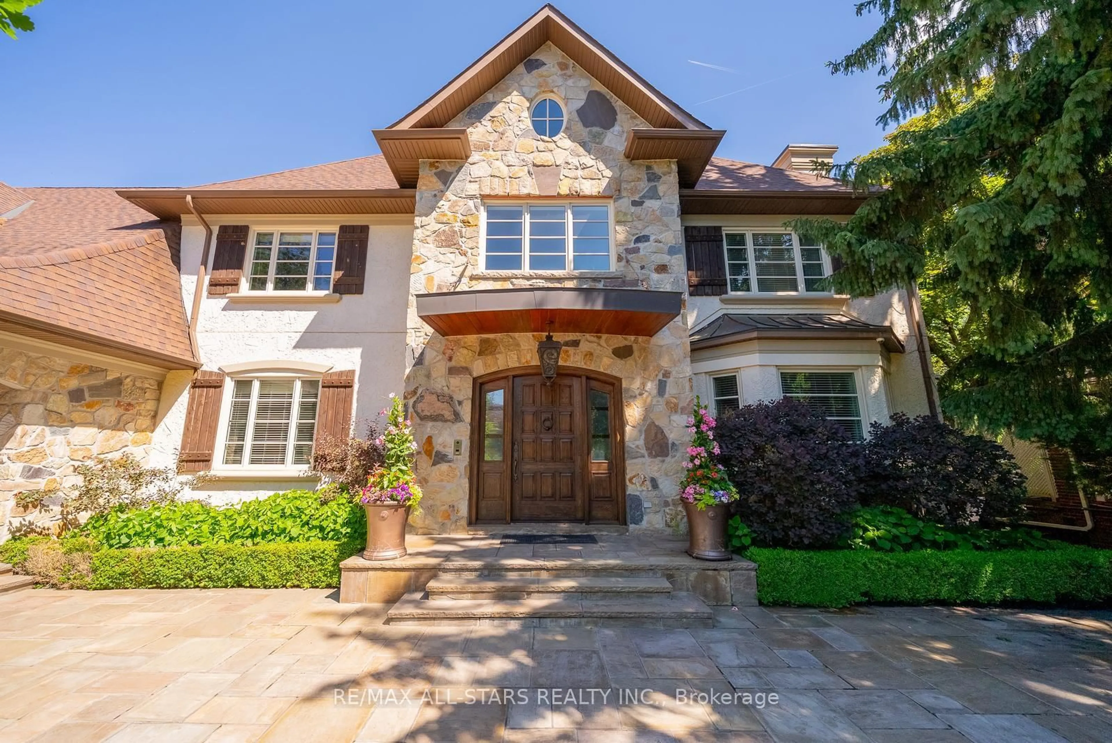 Home with brick exterior material, street for 32 Wembley Ave, Markham Ontario L3R 2A9