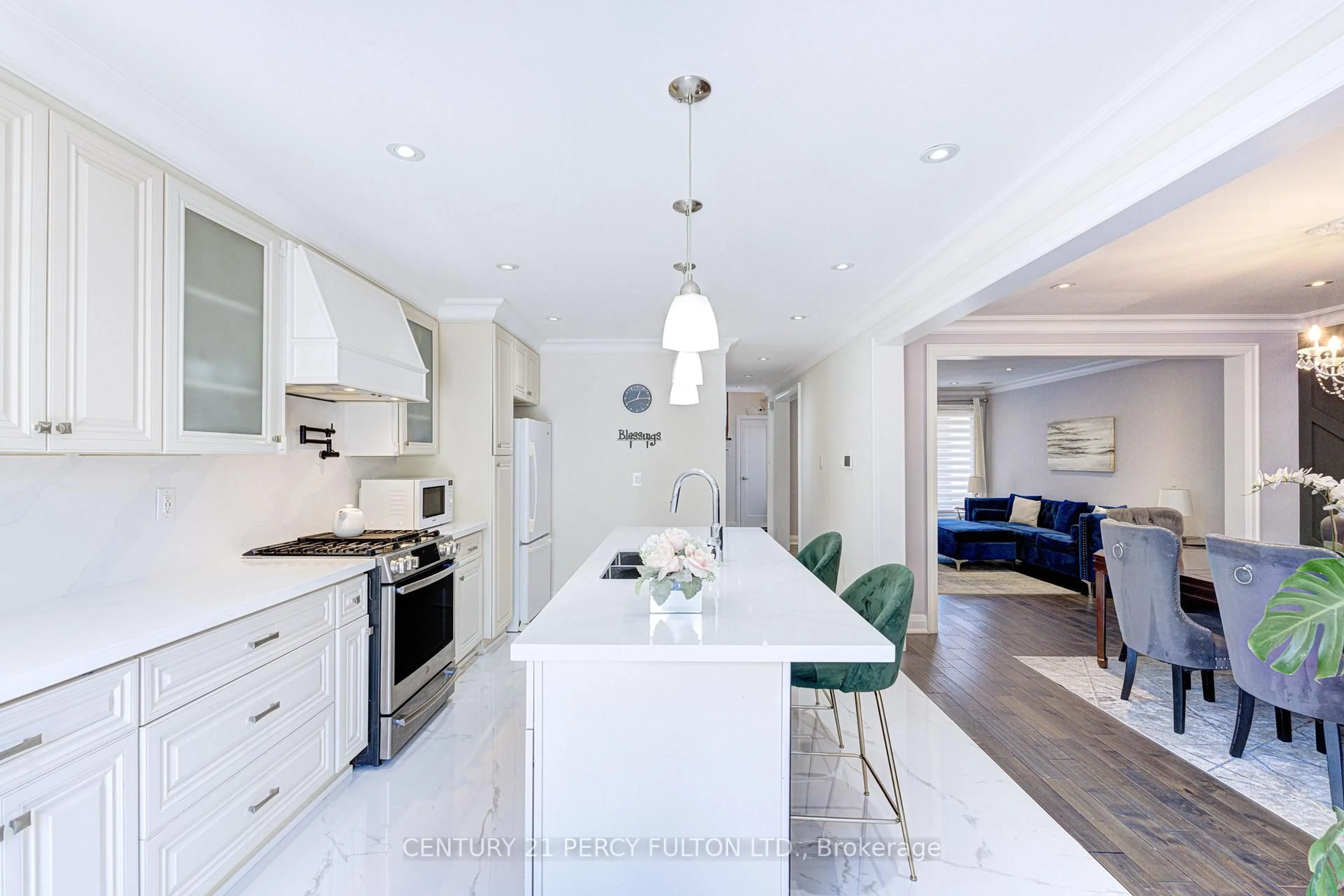 Open concept kitchen, ceramic/tile floor for 109 Woodcroft Lane, Vaughan Ontario L4L 6T2