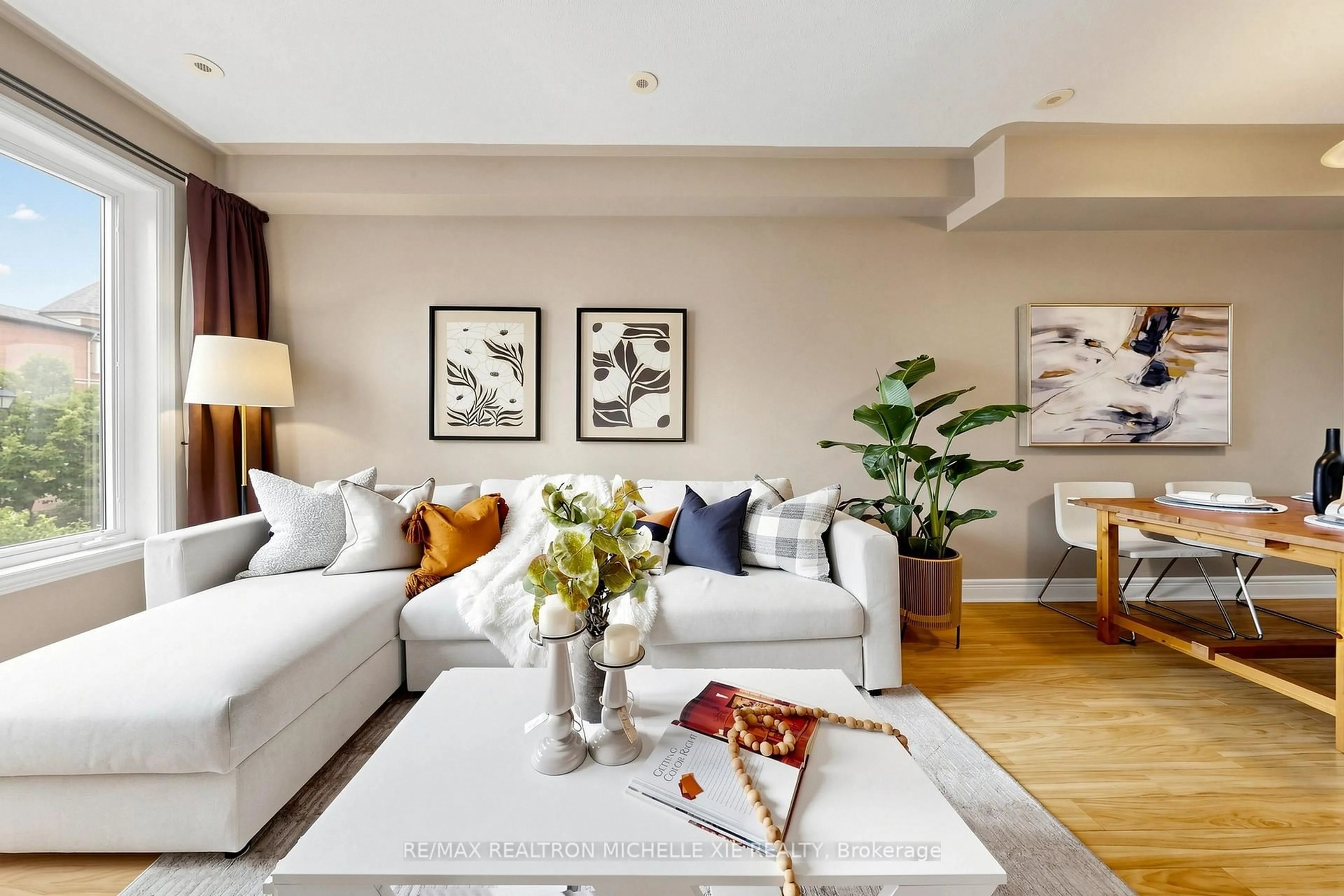 Living room with furniture, unknown for 82 Suncrest Blvd, Markham Ontario L3T 7Y1