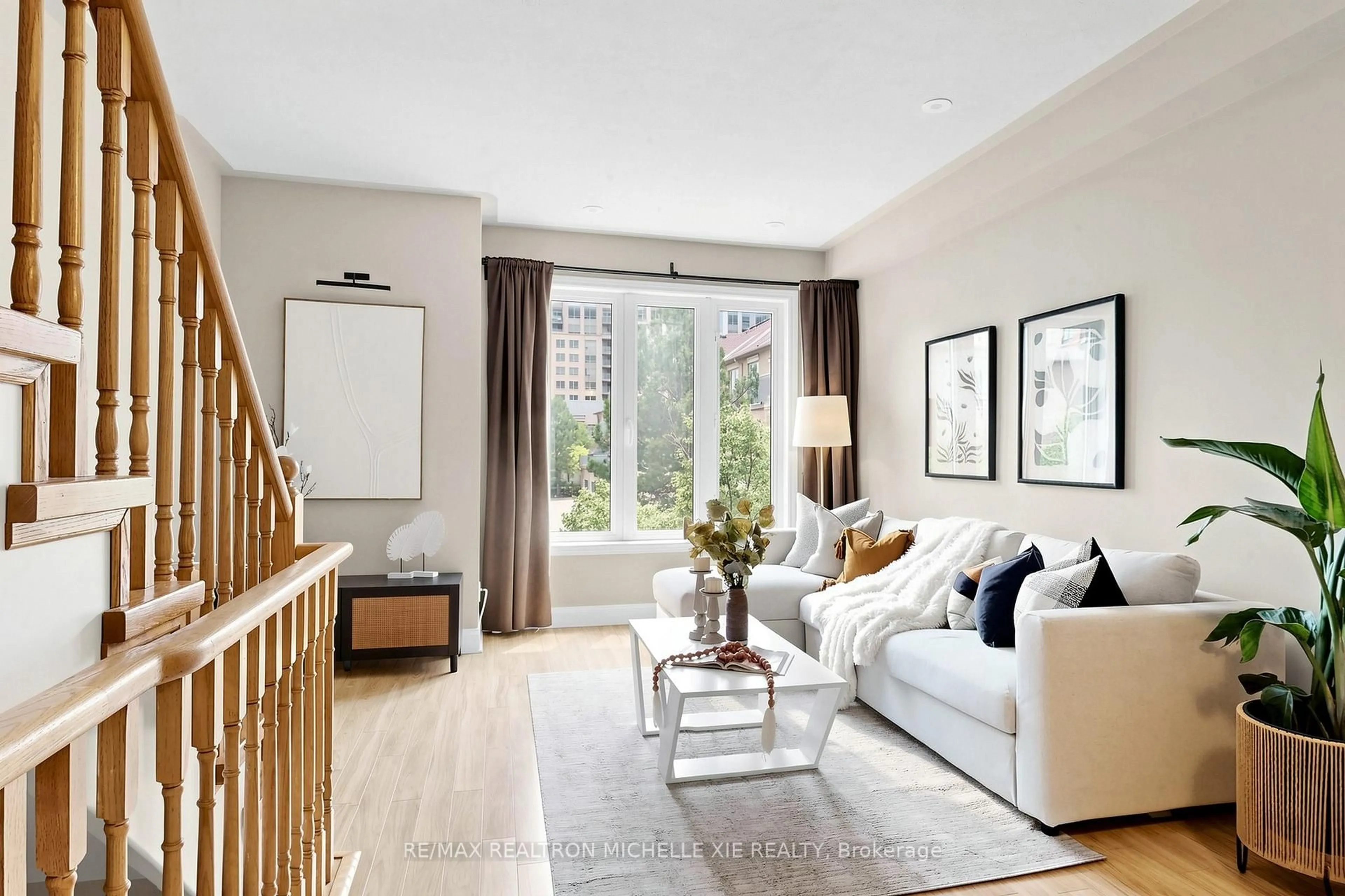 Living room with furniture, unknown for 82 Suncrest Blvd, Markham Ontario L3T 7Y1