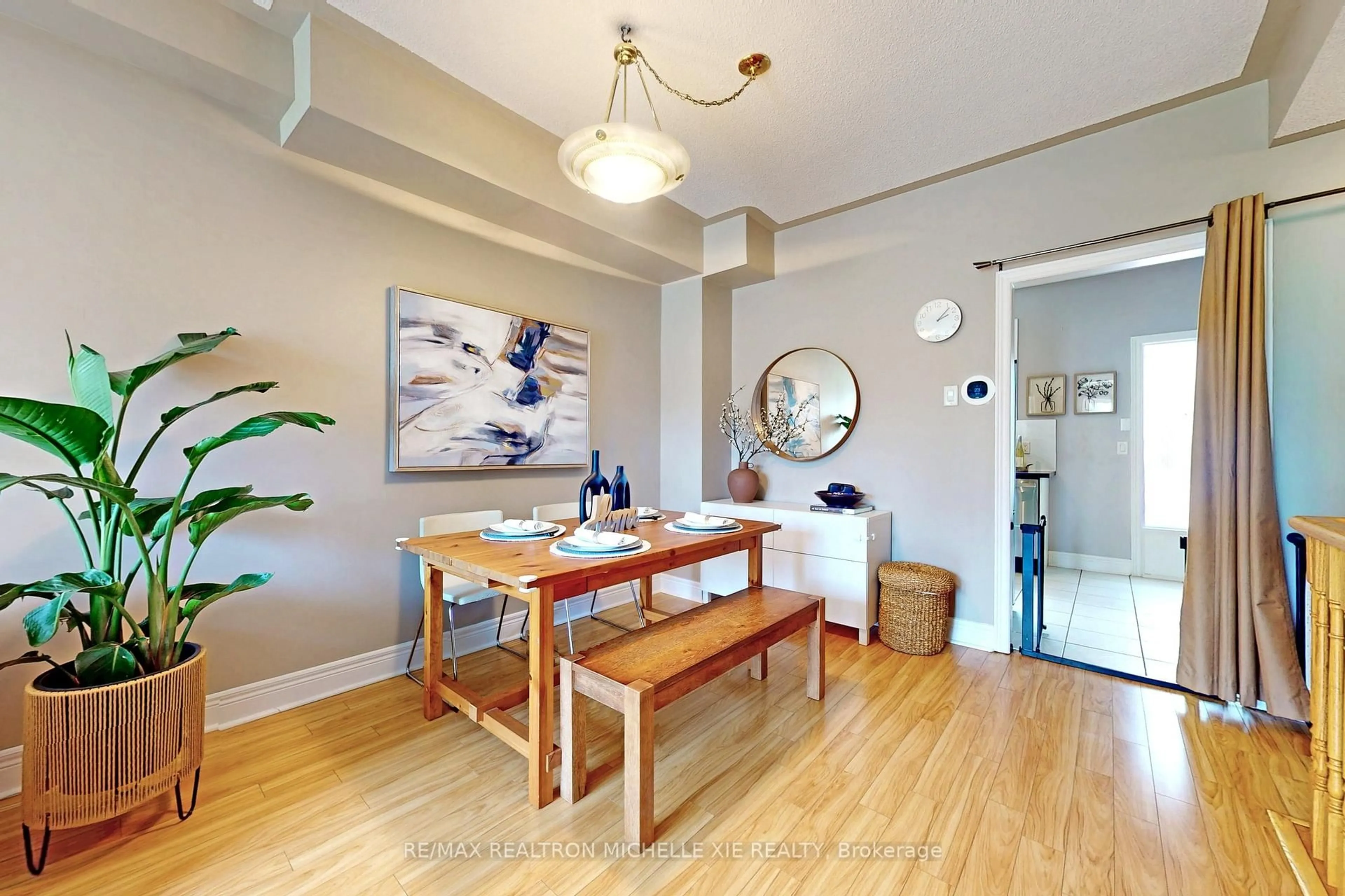 Dining room, wood/laminate floor for 82 Suncrest Blvd, Markham Ontario L3T 7Y1