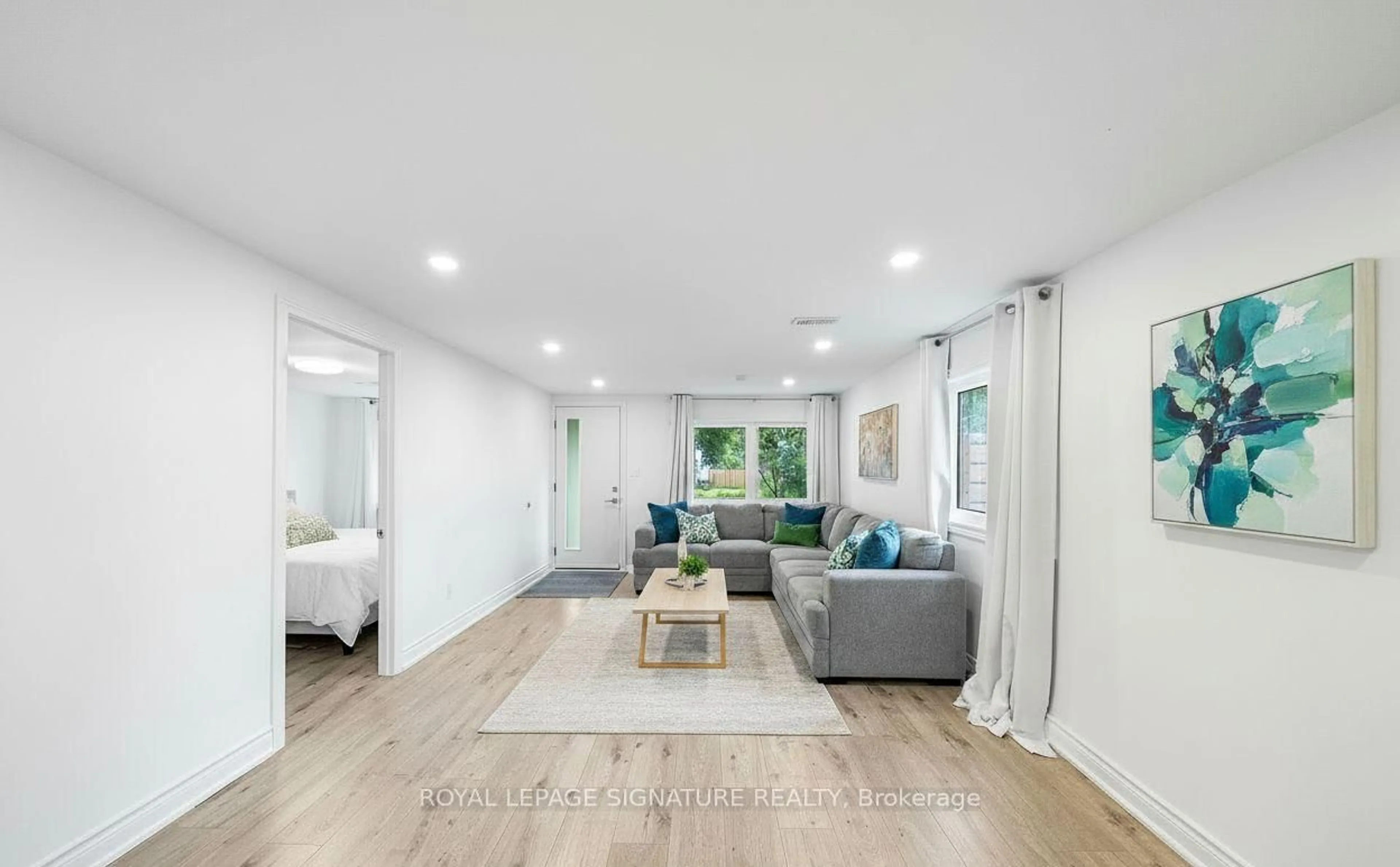 Living room with furniture, unknown for 335 Miami Dr, Georgina Ontario L4P 2Z6